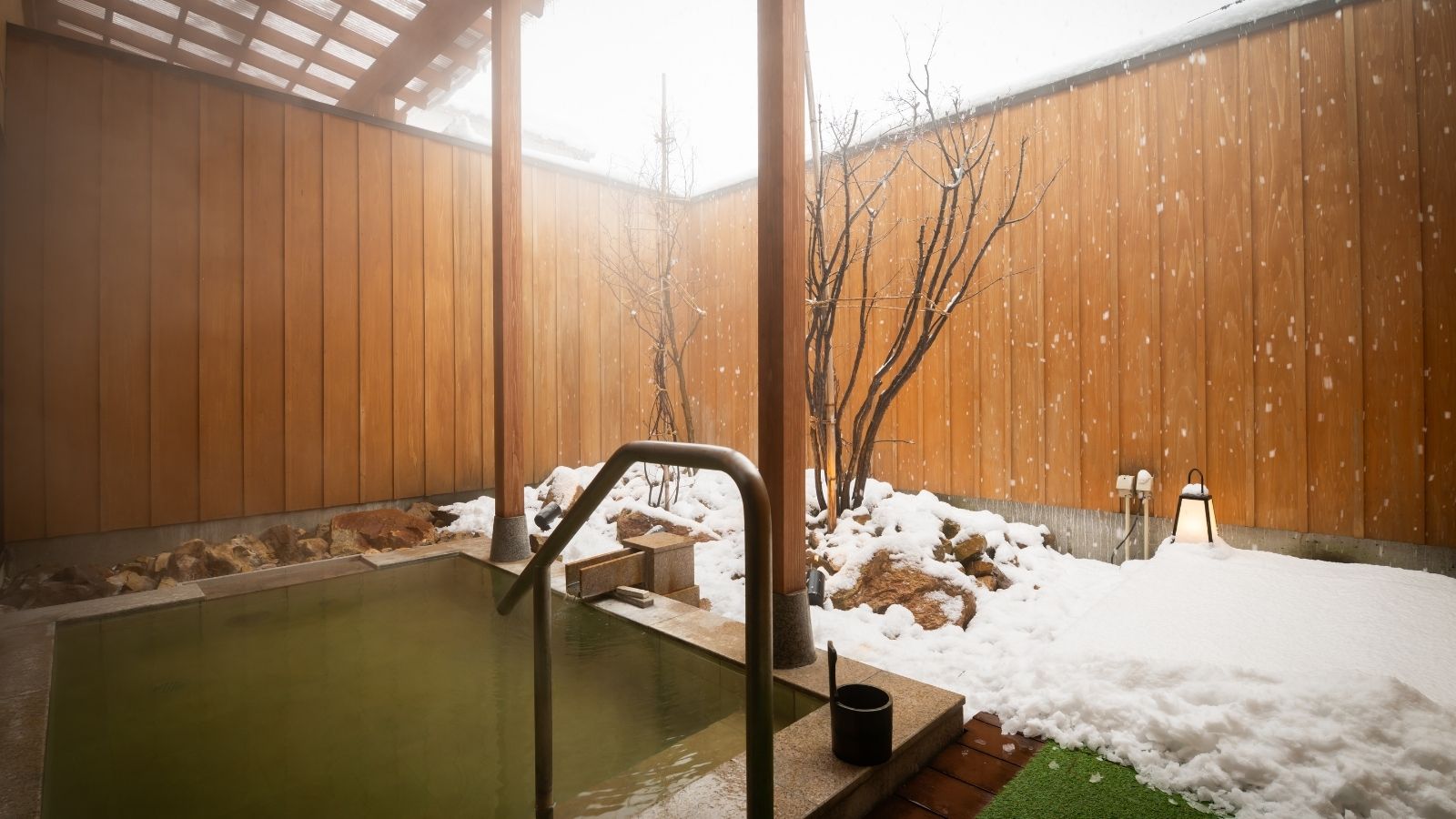 月の湯　露天風呂