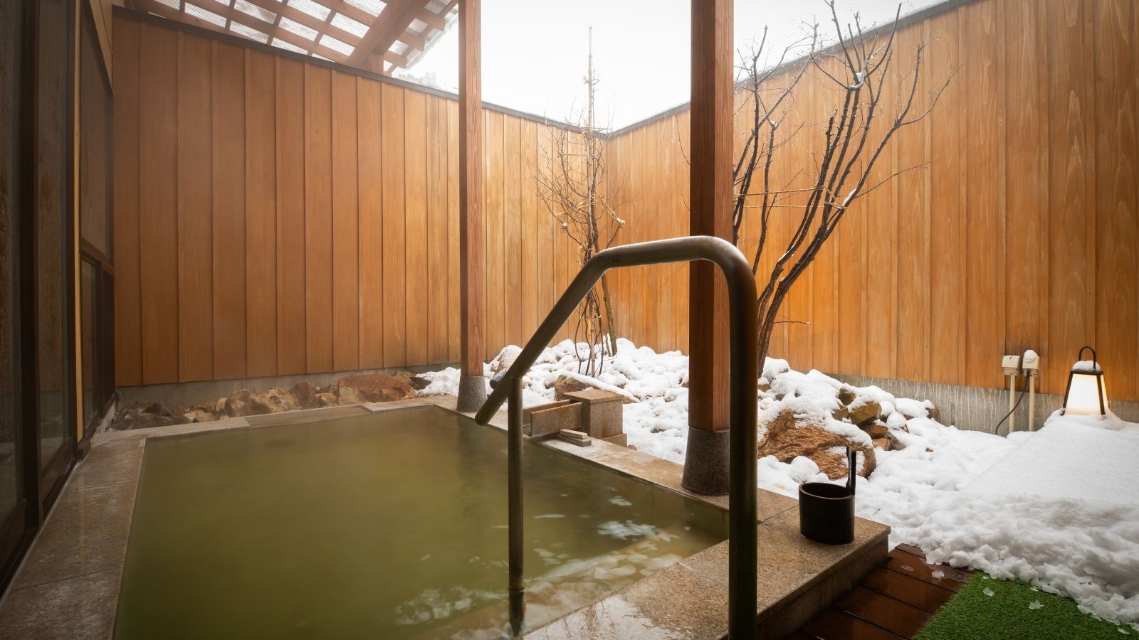 月の湯　露天風呂