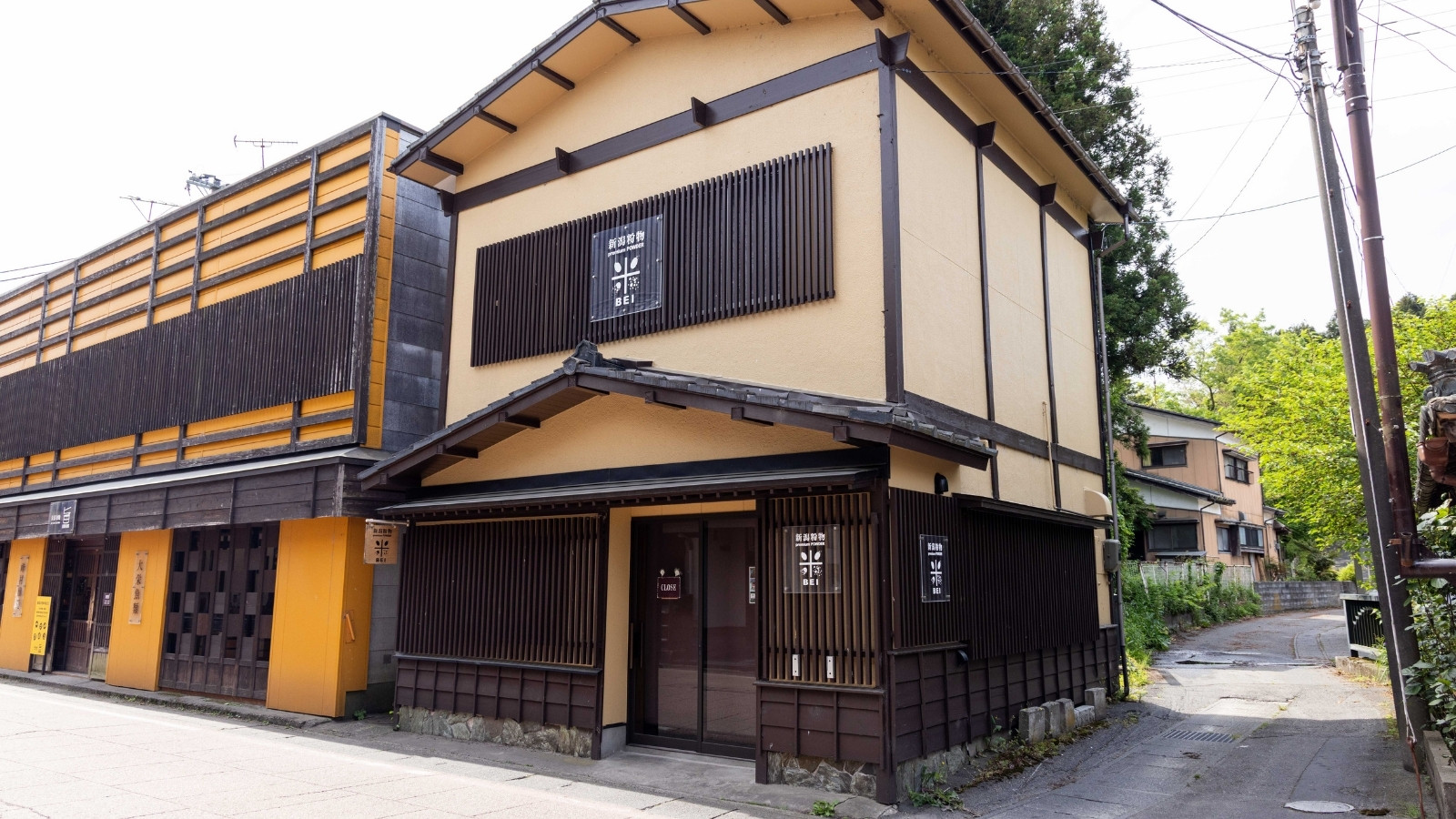 温泉街 昼