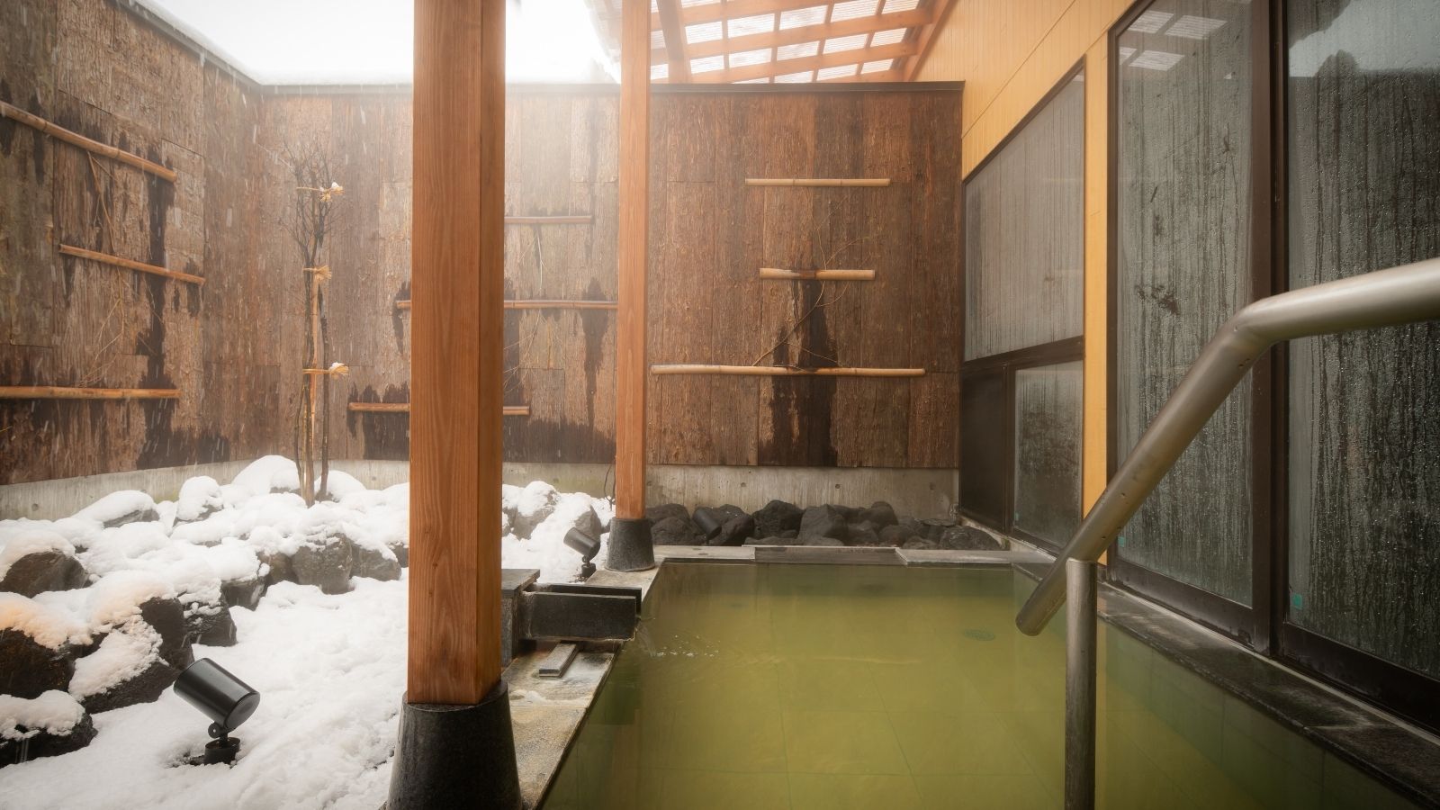 月の湯　露天風呂