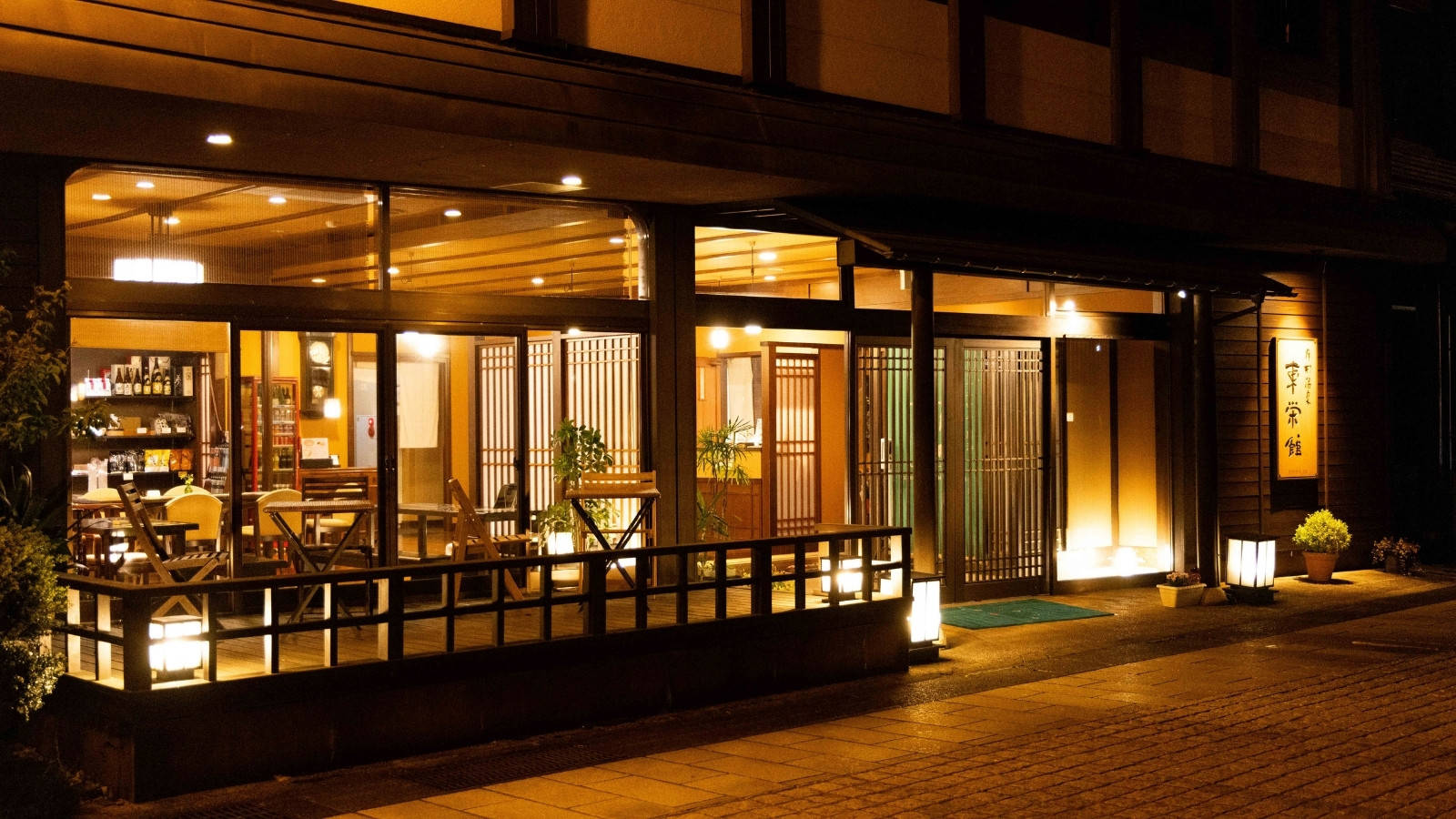 施設外観 夜