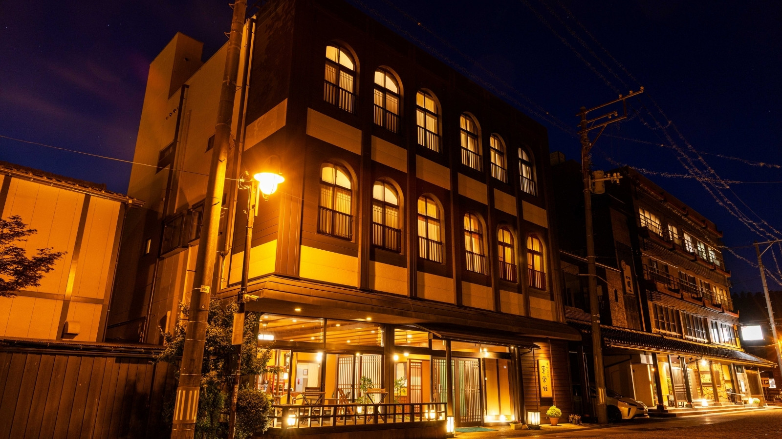 施設外観 夜