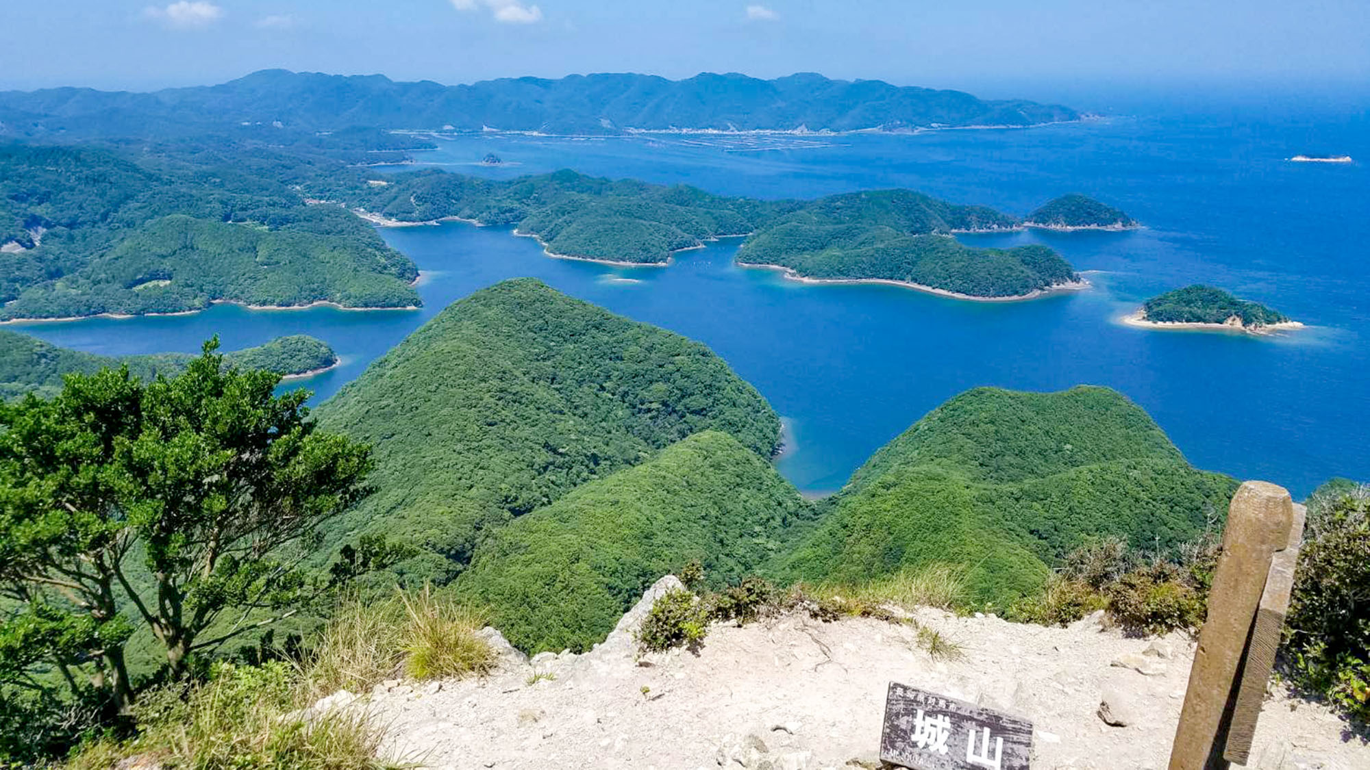 ・【周辺観光】金田城の山頂からは浅茅湾の景色を一望できます