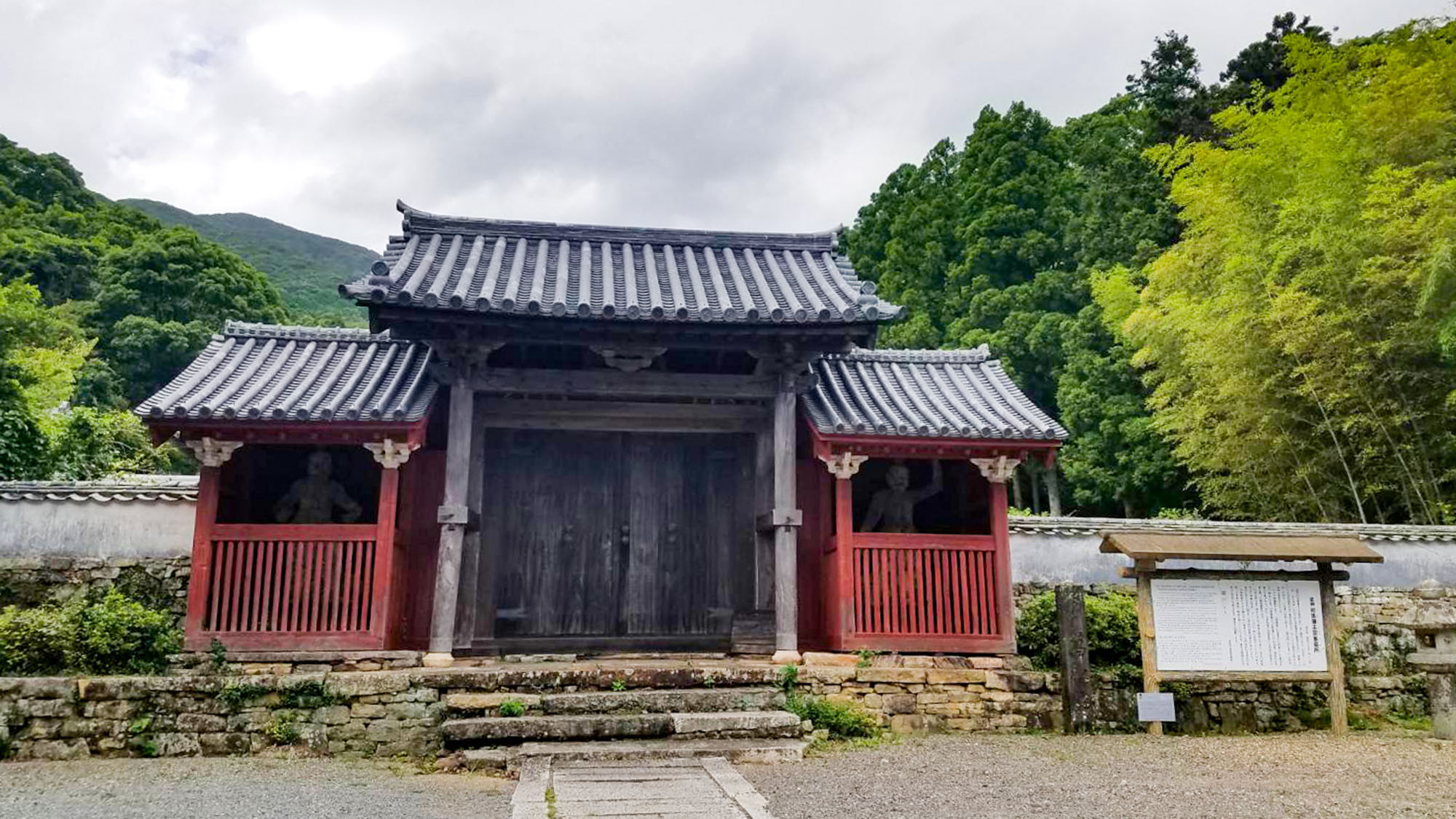 ・【周辺観光】対馬藩主宗家墓所は対馬島主の宗家が眠る墓所