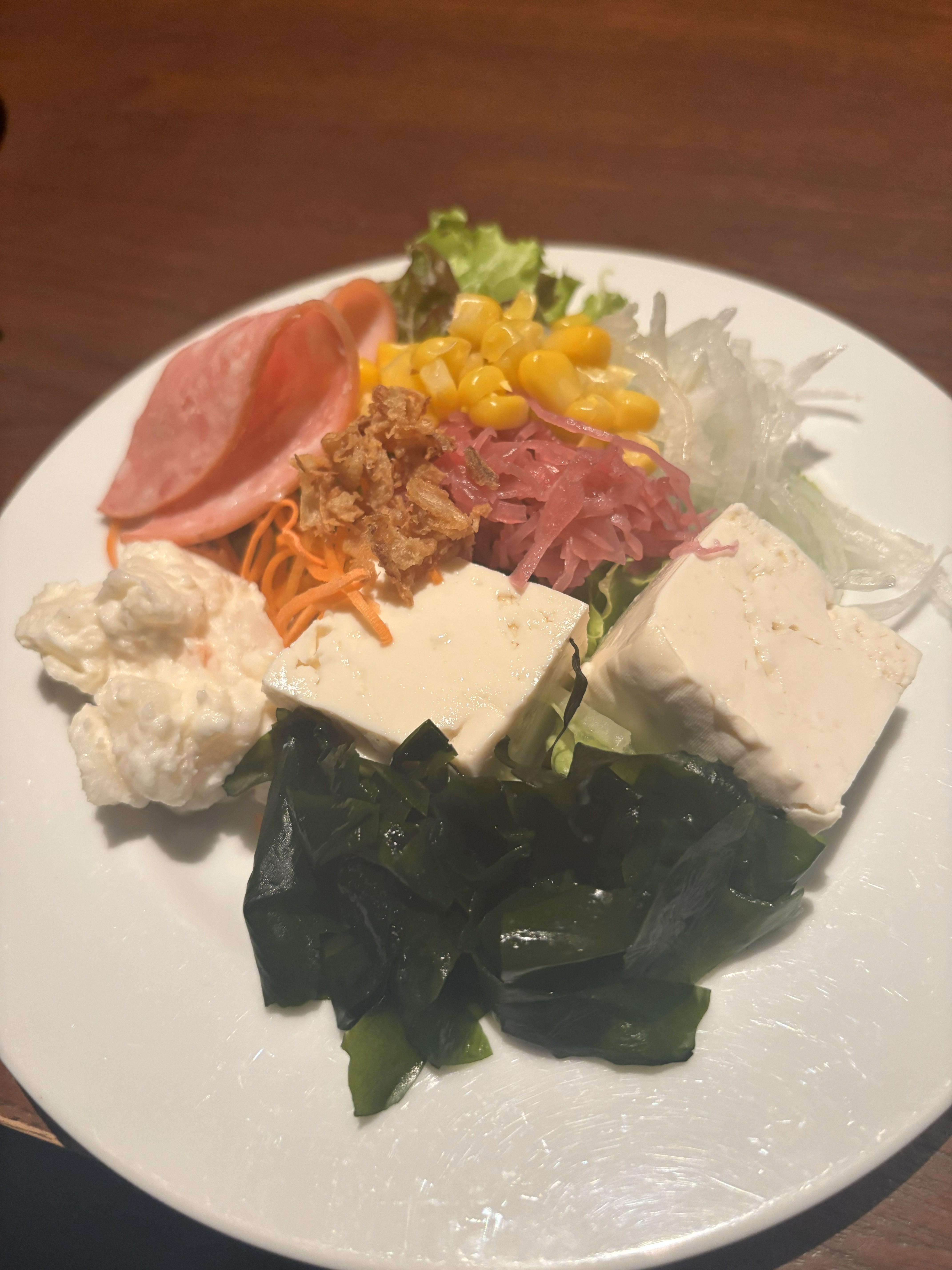 朝食　サラダ盛り付け例