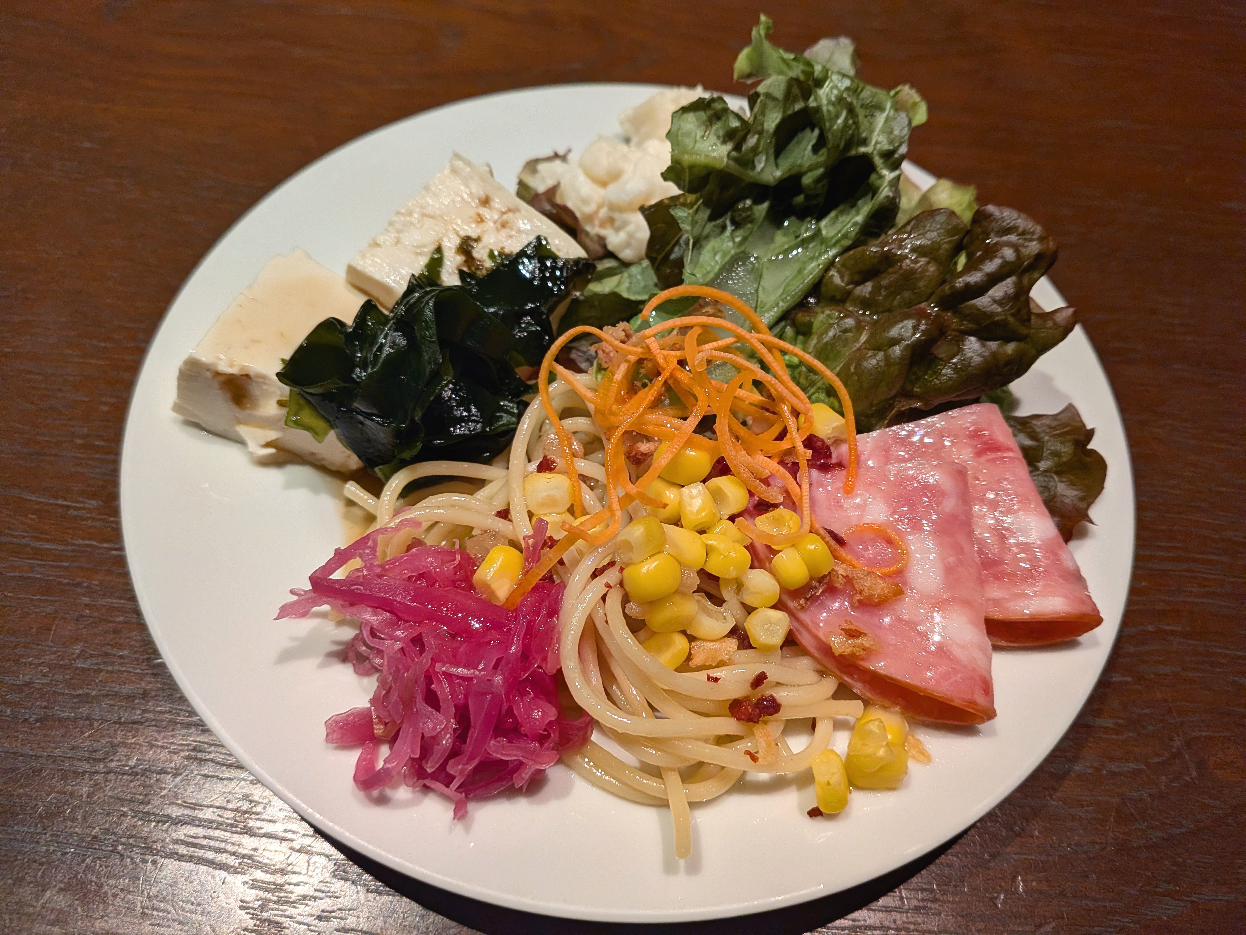 朝食　サラダ一例