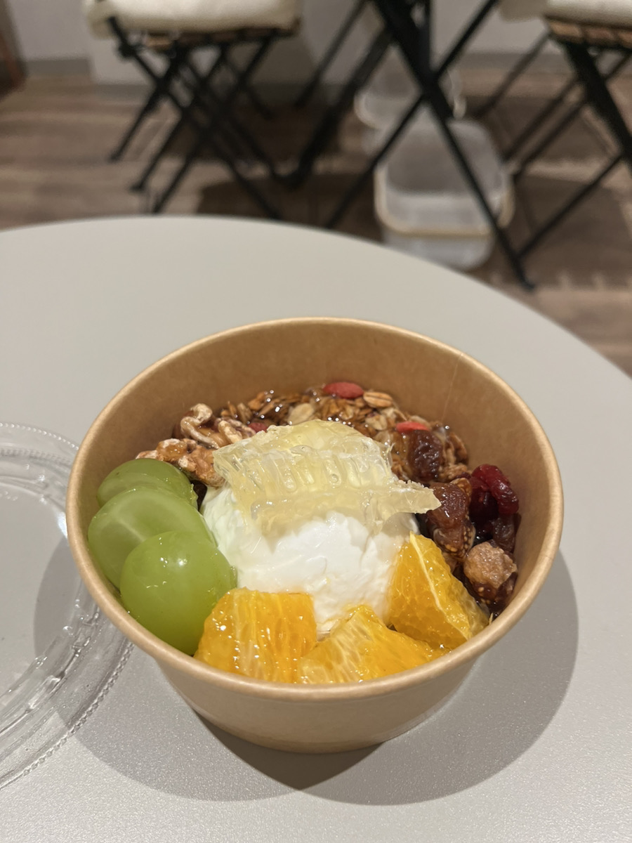 近隣飲食　Your,GURT&GRANOLA