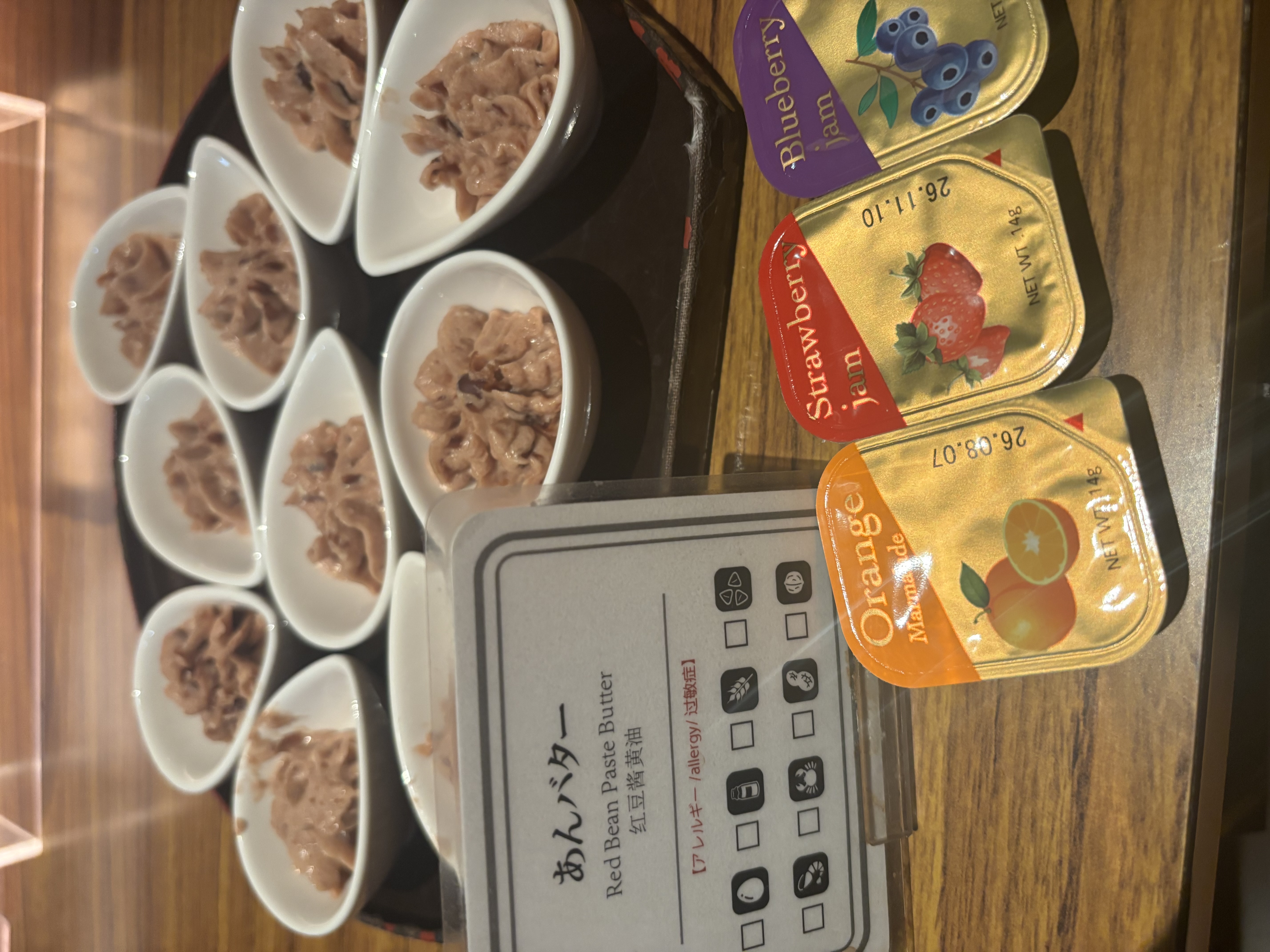 朝食　名古屋名物小倉あんバター