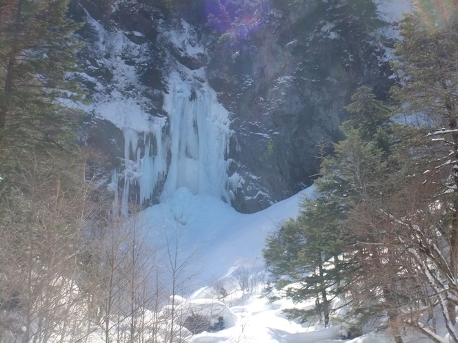 凍る平湯大滝
