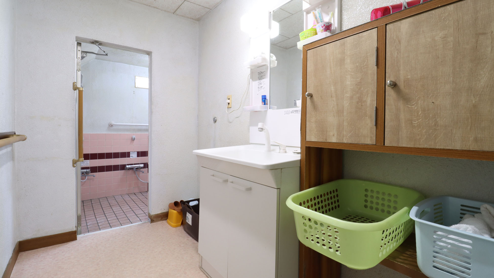 【お風呂】内カギを閉めて貸切でお使いいただけます