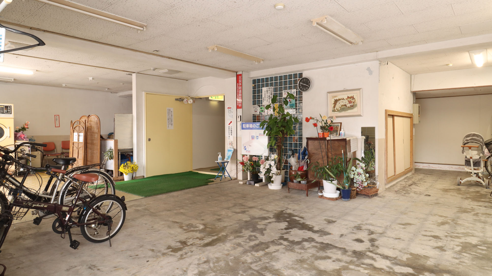 屋根付き駐輪場に自転車屋バイクを置いていただけます