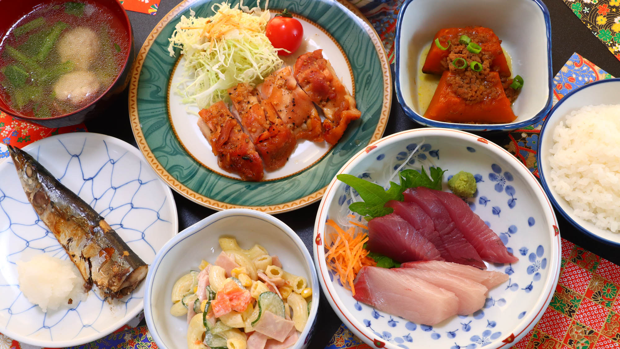 【夕食一例】日替わりでバリエーション豊かなお食事をご用意します♪