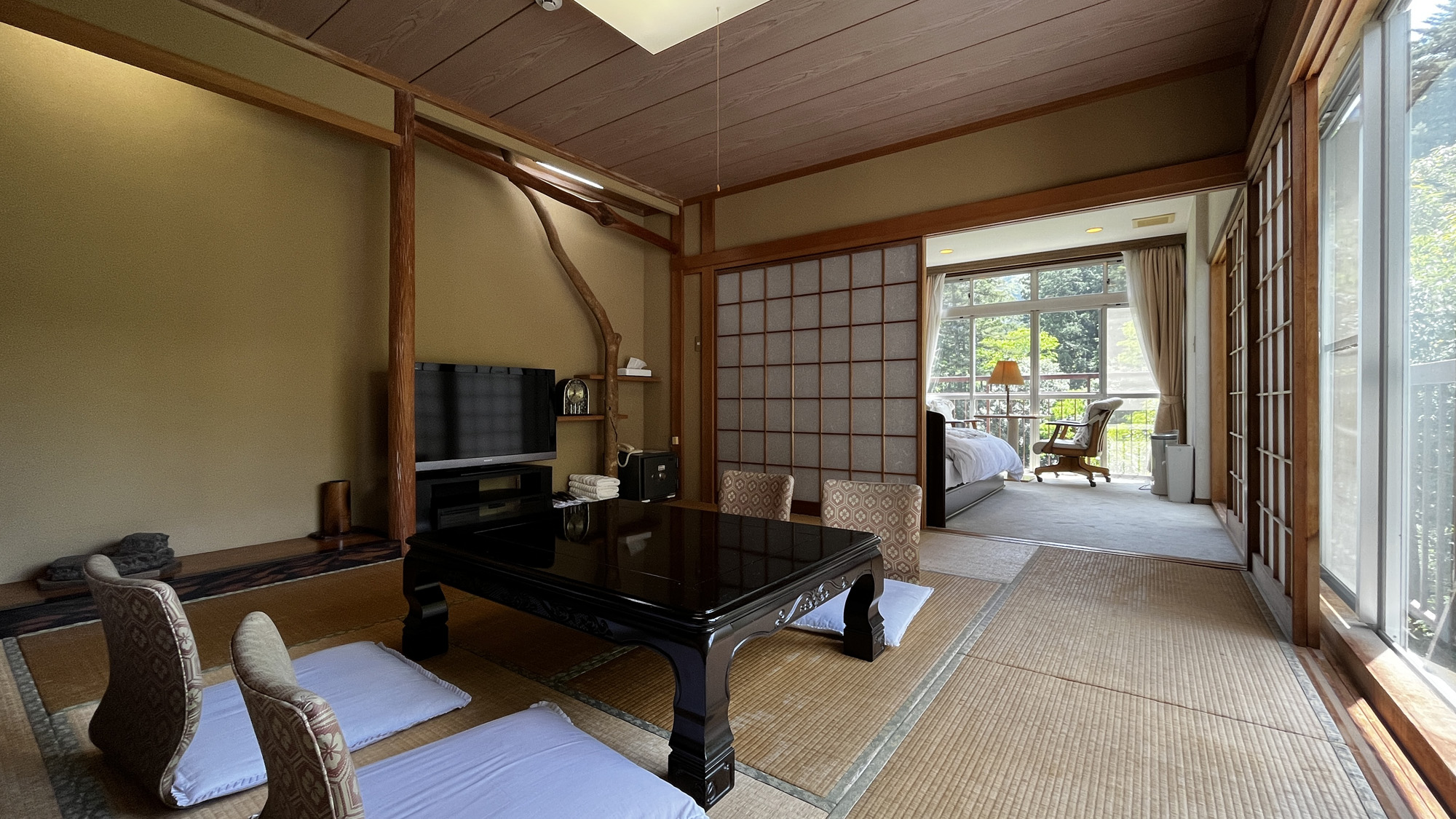 2-5名◆和室＋ベッドルーム(ツイン)：和室に布団を敷いて最大5名迄ご利用可能です*