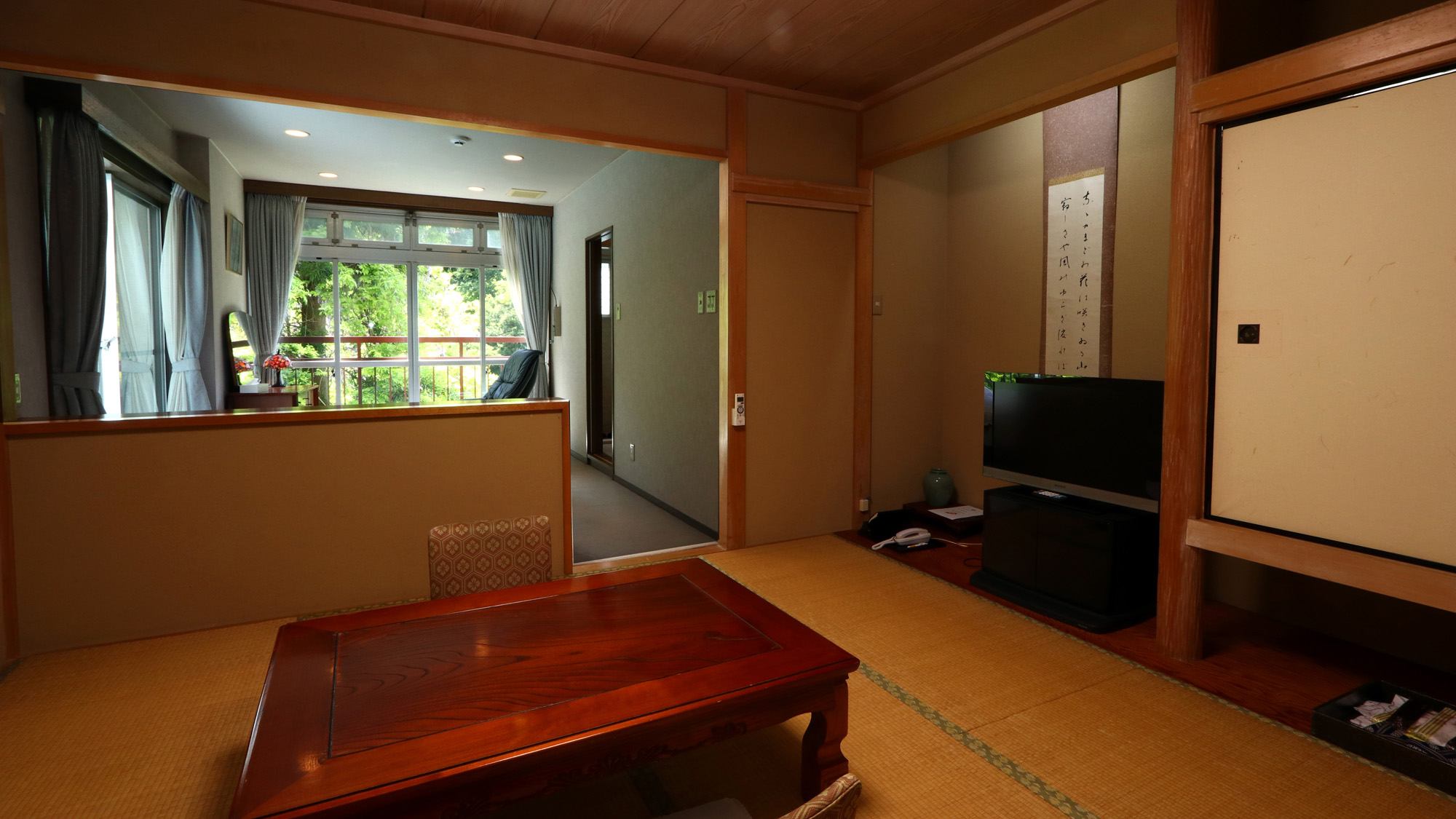 2-3名◆和室＋ベッドルーム(セミダブル)：セミダブルベッドの寝室と寛ぎの和室がある和洋室*