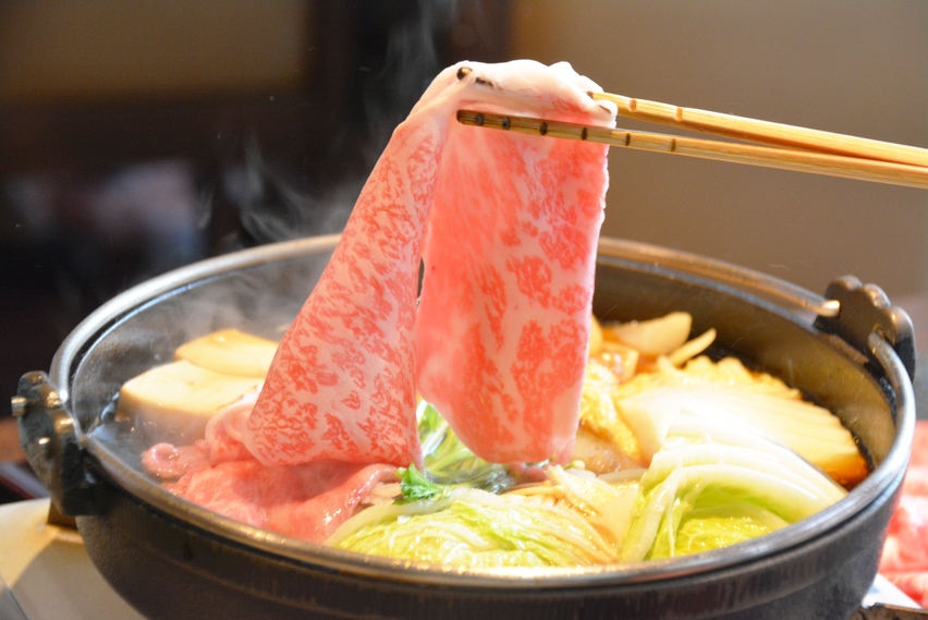 信州のりんごで育った霜降り和牛のすき焼きコース