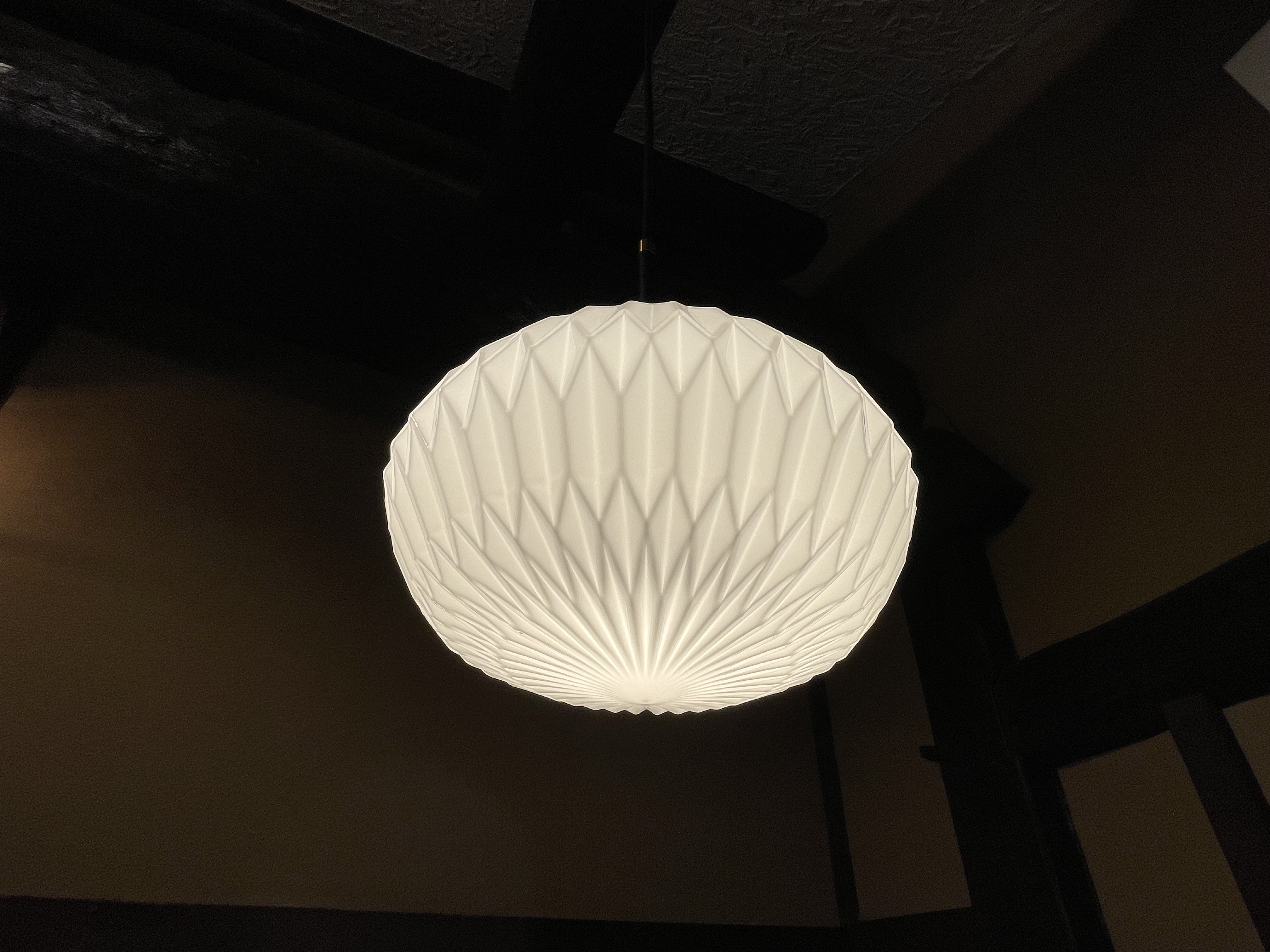赤岳部屋　テーブルの上の照明