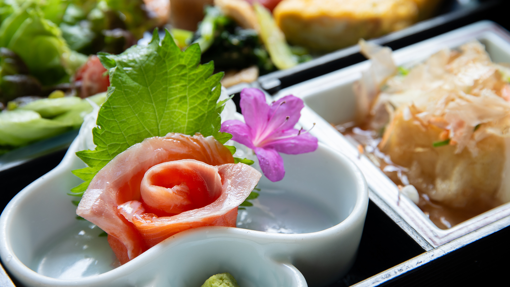 朝食には信州サーモンのお刺身
