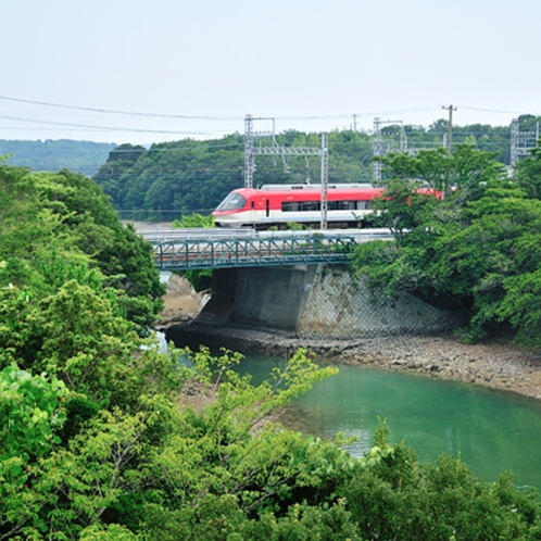 【鉄道の見える海側和室】