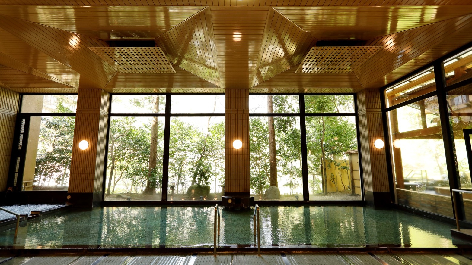 【夏季限定】箱根で過ごす夏！屋外プールと温泉で夏を大満喫！ご夕食お部屋食プラン