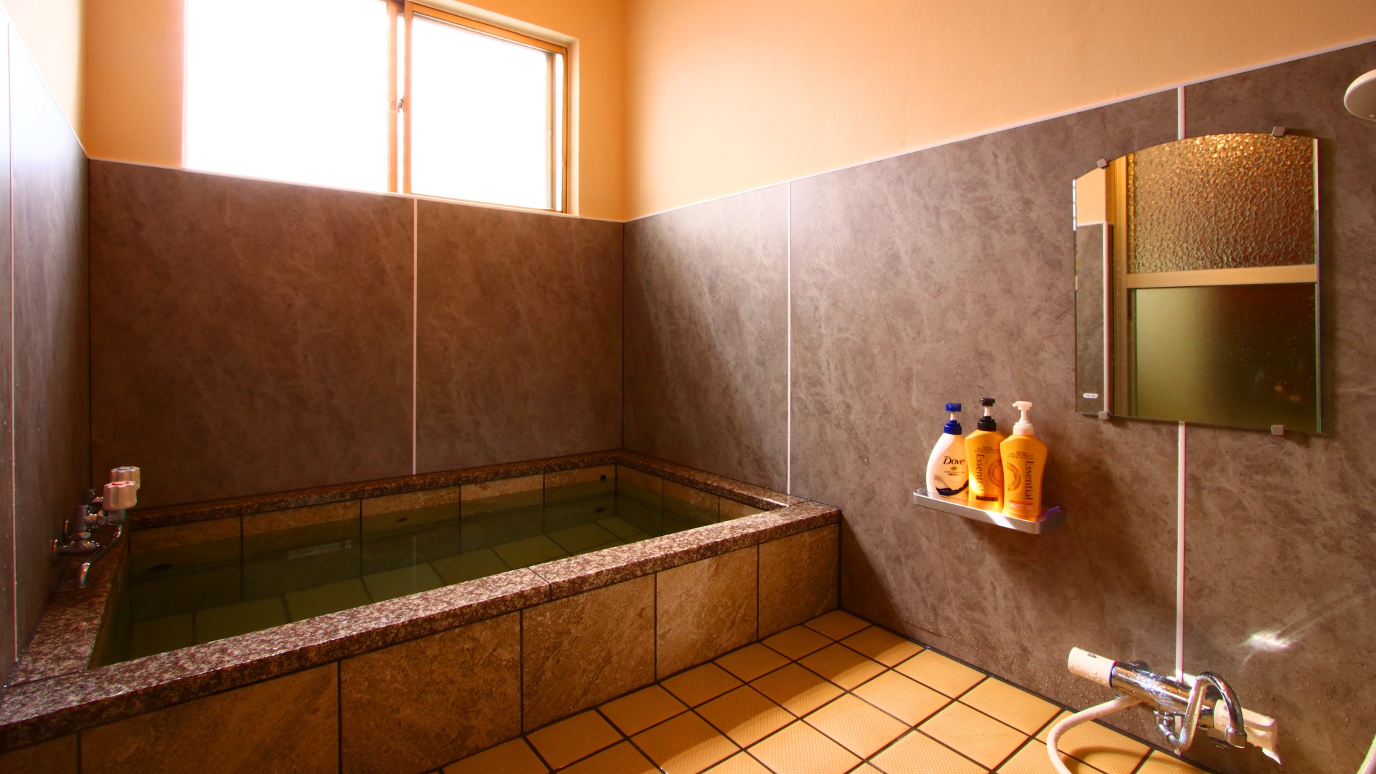 小風呂◆改装してキレイになった少人数向けのお風呂です