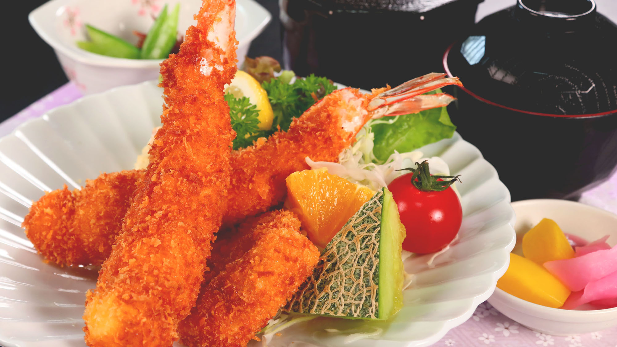 ＜ランチ＞お子様から大人まで人気の大エビフライ！