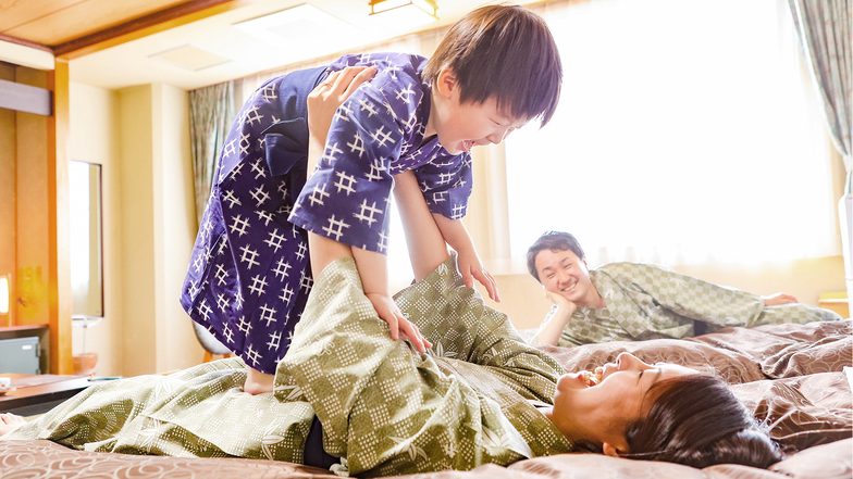 【和トリプル】ベッドをくっつけて家族みんなでくつろげる