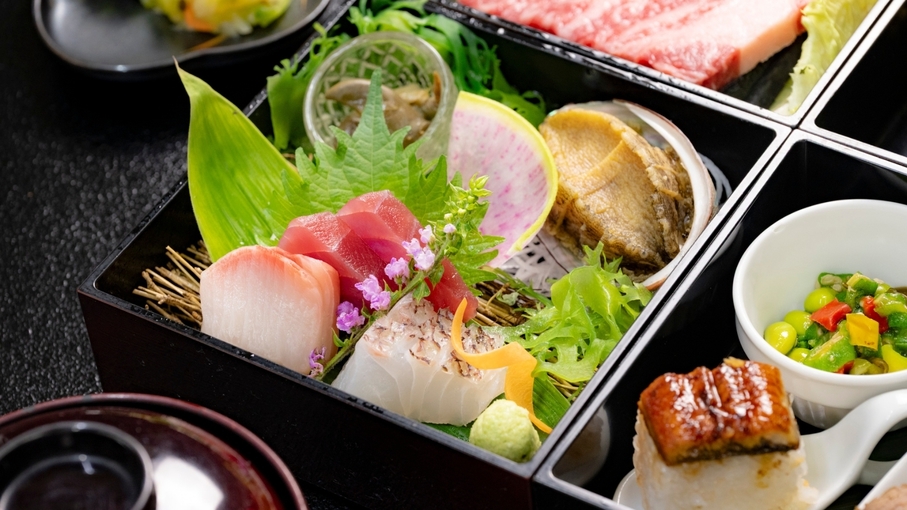 【おこもりプラン】豪華４段重・お部屋食　金目鯛の煮付け・鮑の姿煮・静岡県産牛