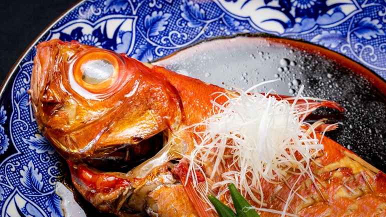 【豪華４段重プラン】伊豆七島産金目鯛の姿煮が付いた特別４段重〈食事場所おまかせ〉