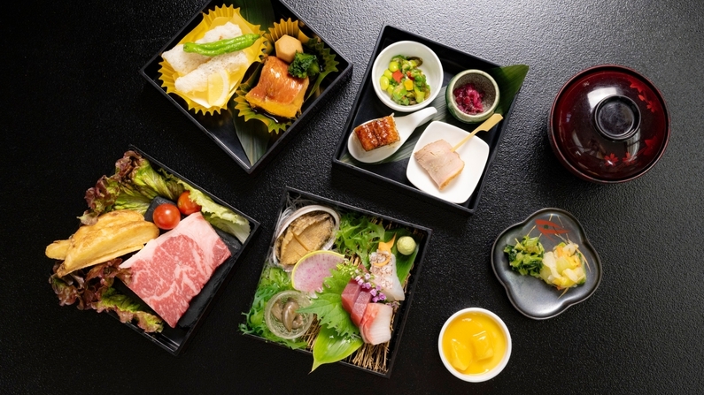 【おこもりプラン】豪華４段重・お部屋食　金目鯛の煮付け・鮑の姿煮・静岡県産牛