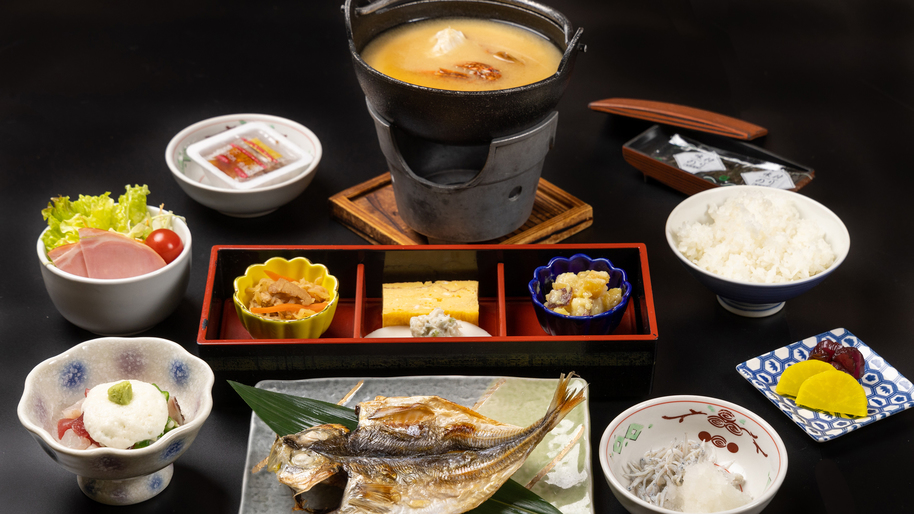 【彩り海鮮膳】お部屋食　伊豆七島産金目鯛の姿煮・鮑などの旬の食材を堪能