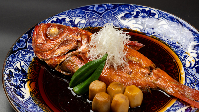 【彩り海鮮膳】会場食　伊豆七島産金目鯛の姿煮・鮑などの旬の食材を堪能