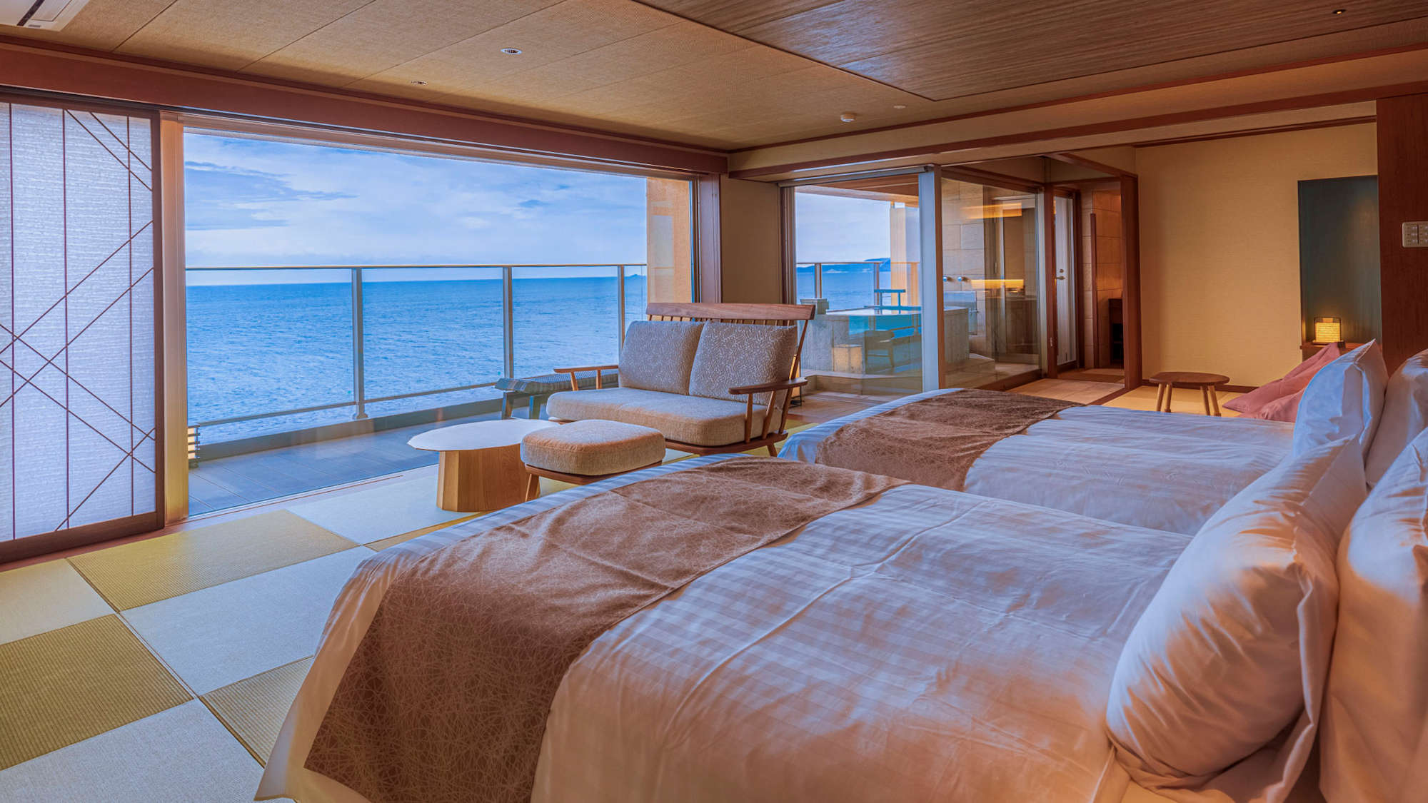 温泉掛流し露天風呂付絶景スイート『紬』