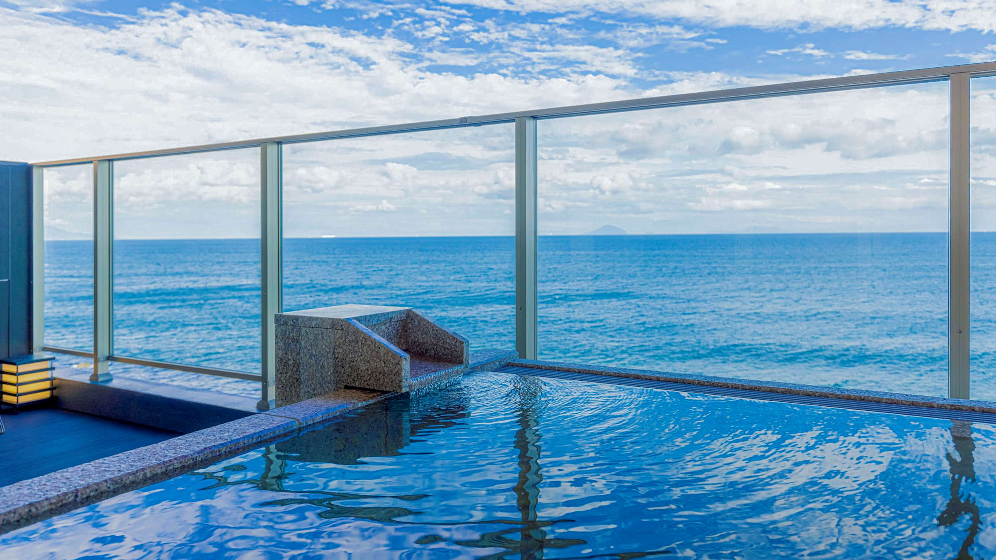 温泉掛流し露天風呂付絶景和モダン『心静』