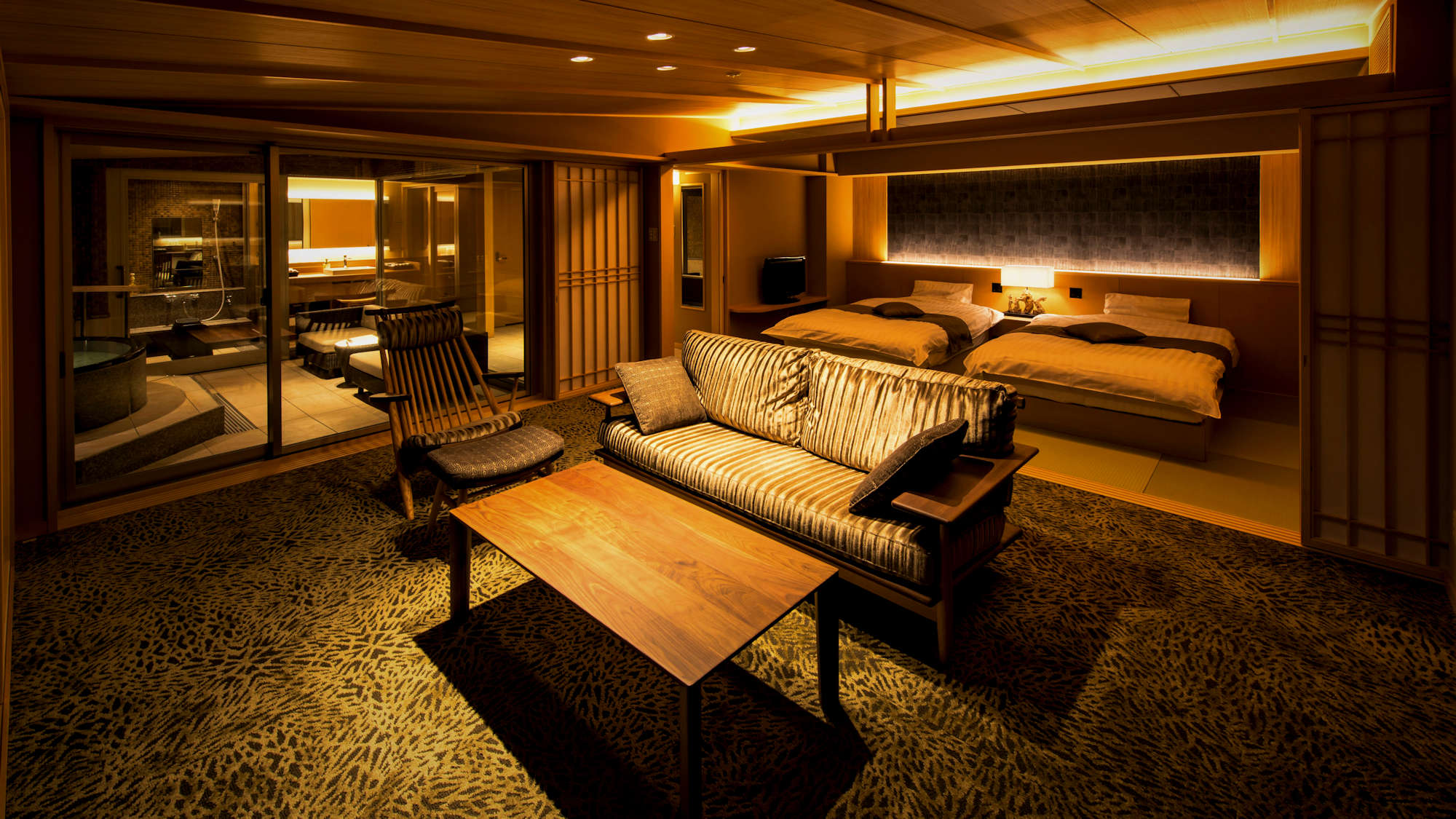 温泉掛流し半露天風呂付絶景スイート『燎』