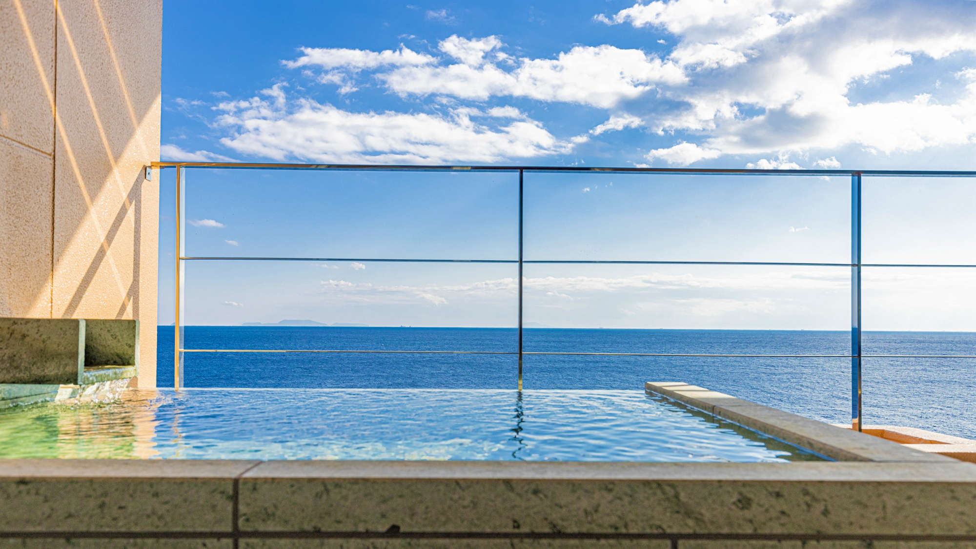 温泉掛流し露天風呂付コーナーツイン『凛』