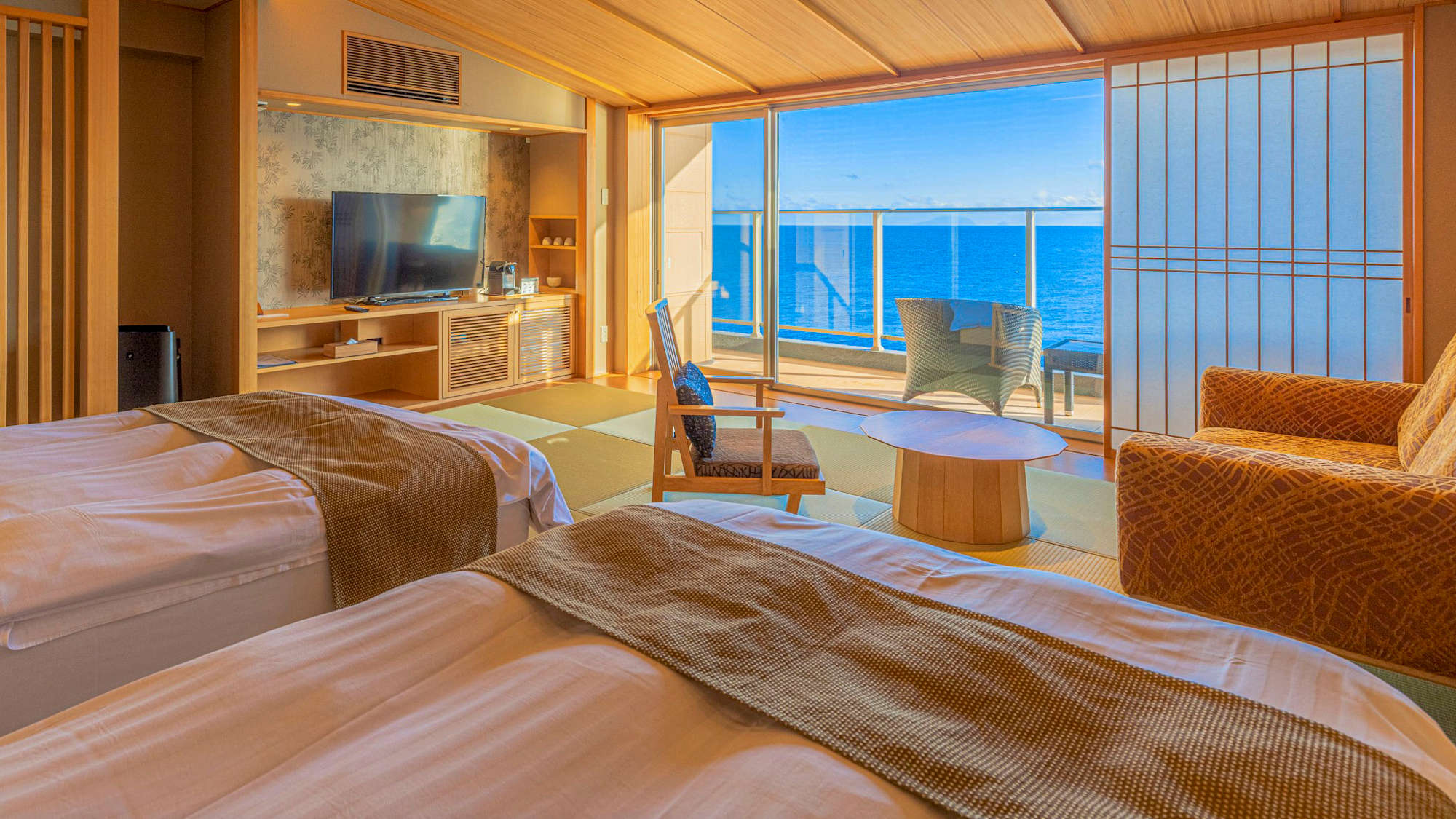 温泉掛流し半露天風呂付絶景スイート『海月・颯々』