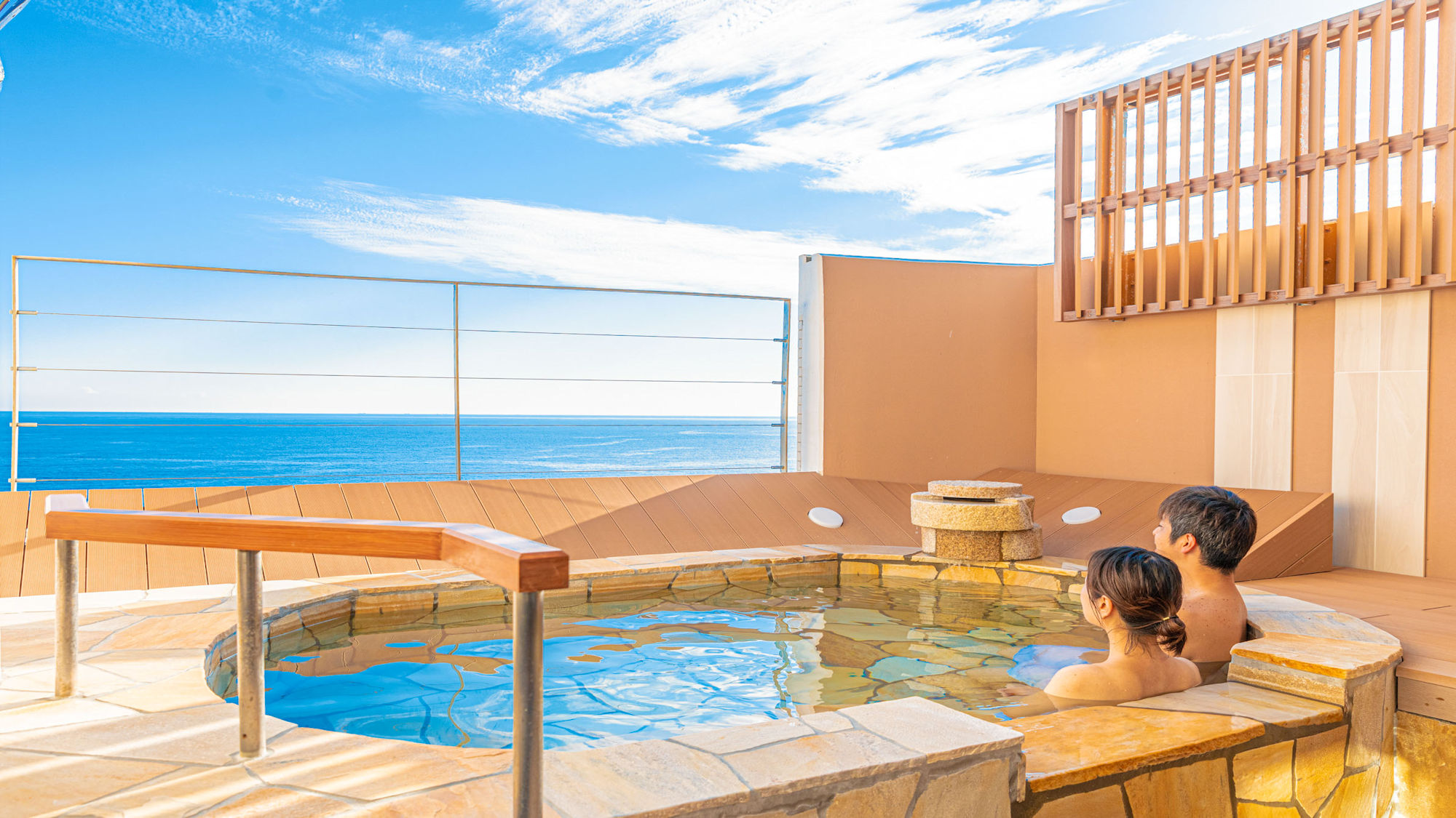 海一望の絶景貸切露天風呂「満月」