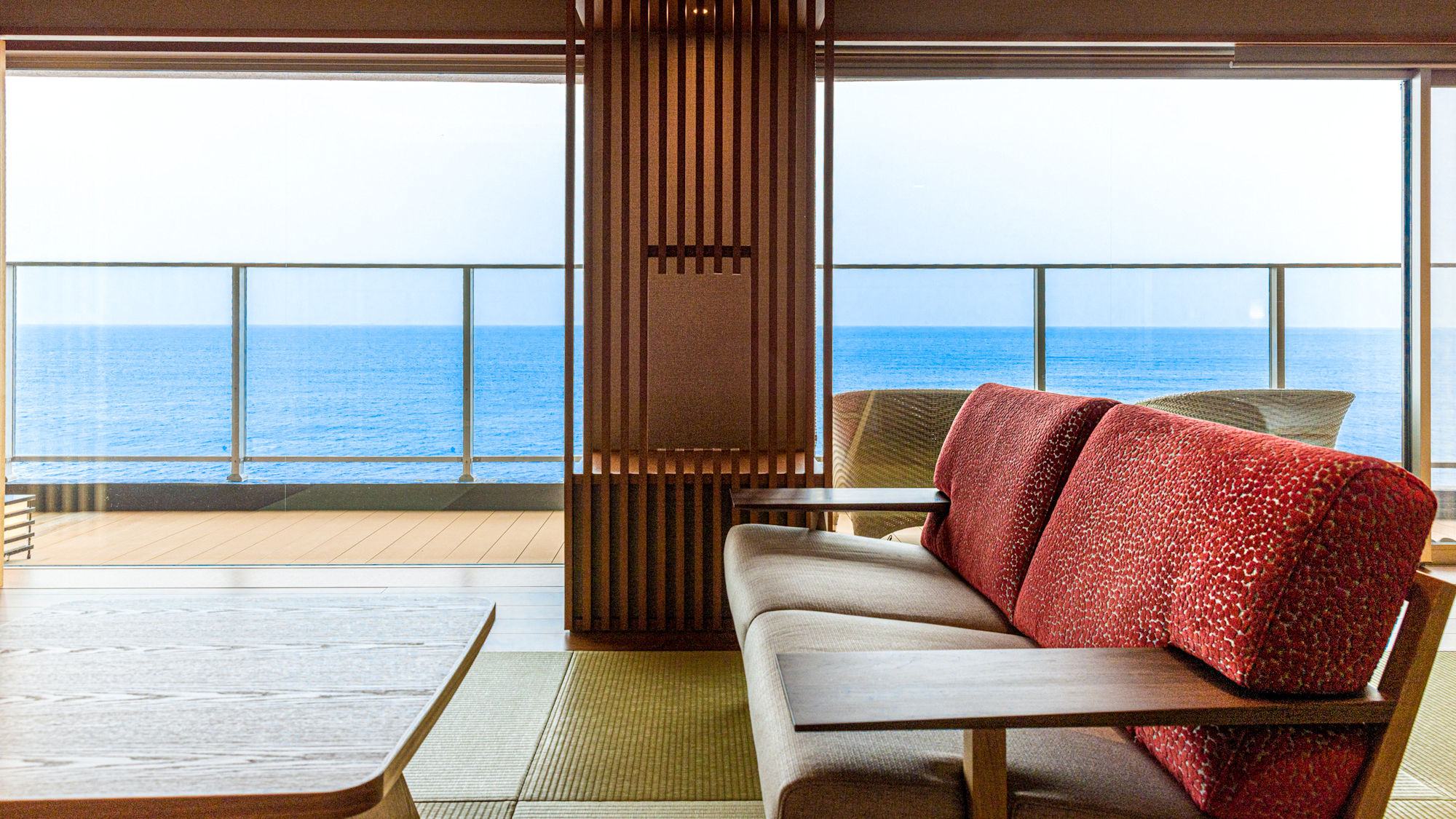 温泉掛流し露天風呂付絶景スイート『暁』