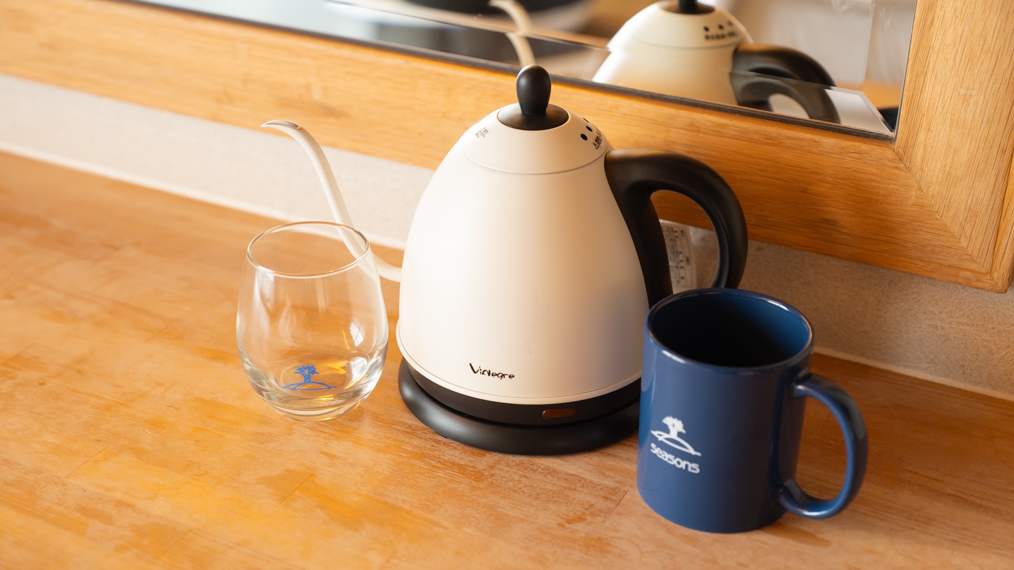 ケトルとオリジナルコップ