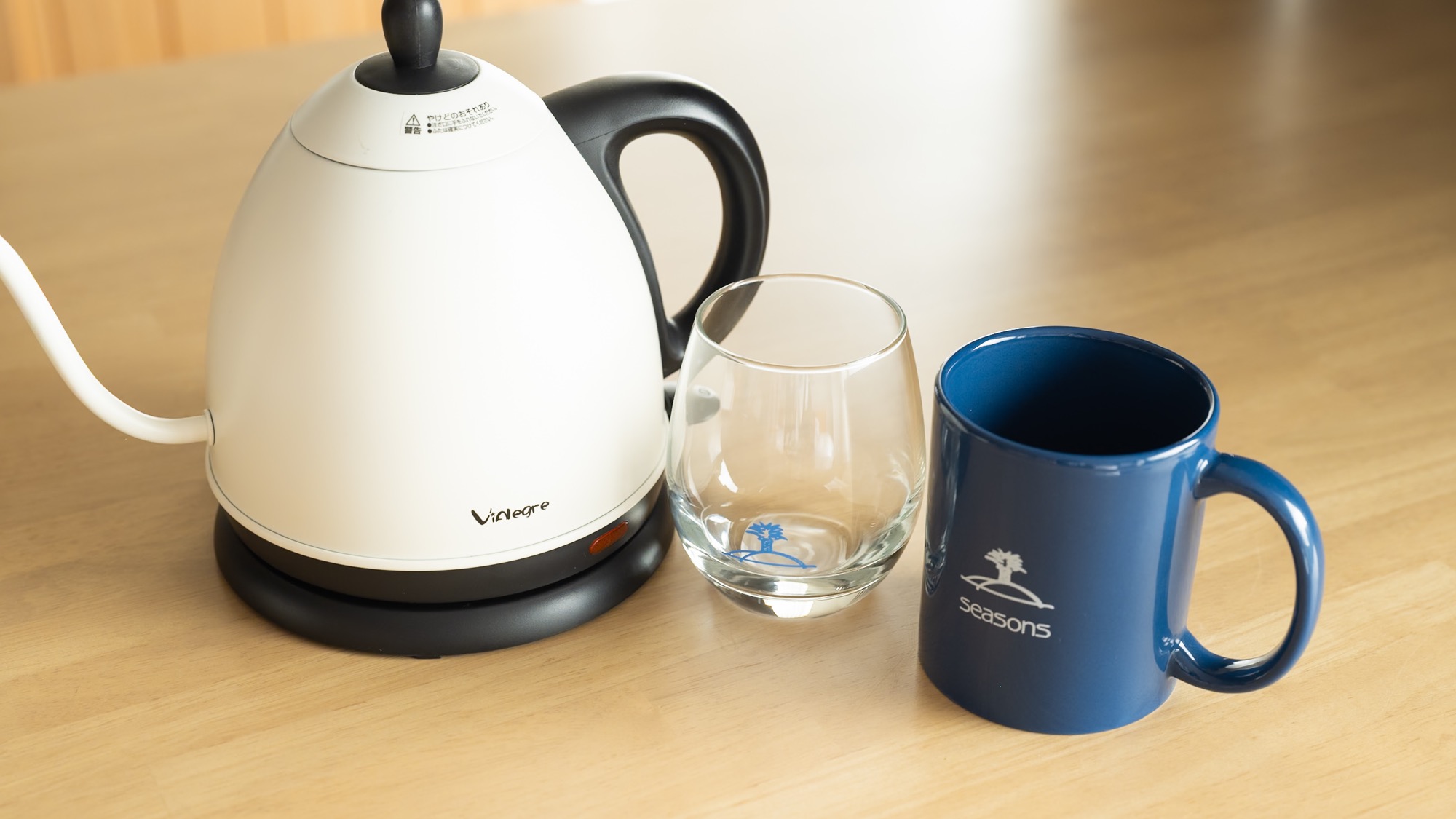 ケトルとオリジナルコップ