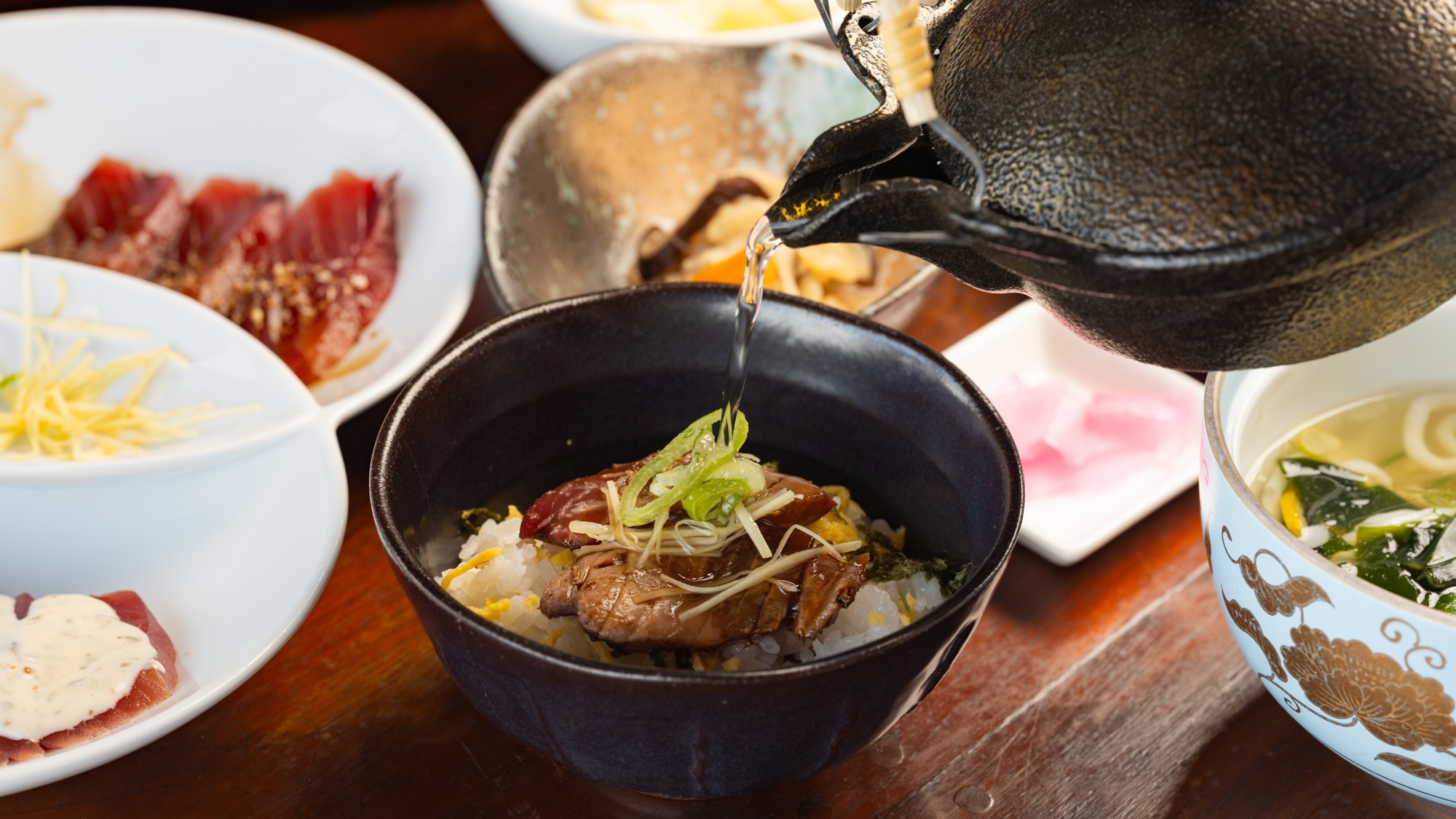 〆はお茶漬けスタイルで