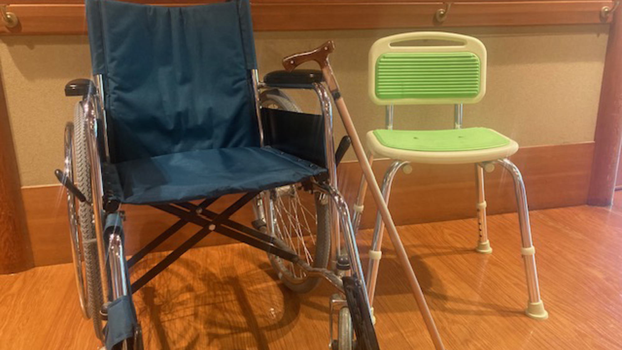 車いすや杖、シャワーチェア、高座椅子のお貸出しが可能です。
