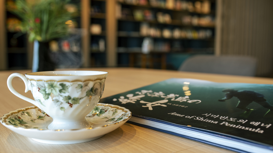 ロビーラウンジで読書と珈琲を