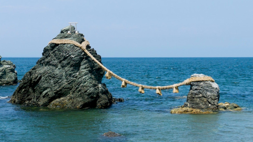 【周辺観光】夫婦岩（興玉神社）　写真提供：伊勢シーパラダイス