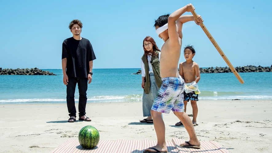 夏の風物詩スイカ割り