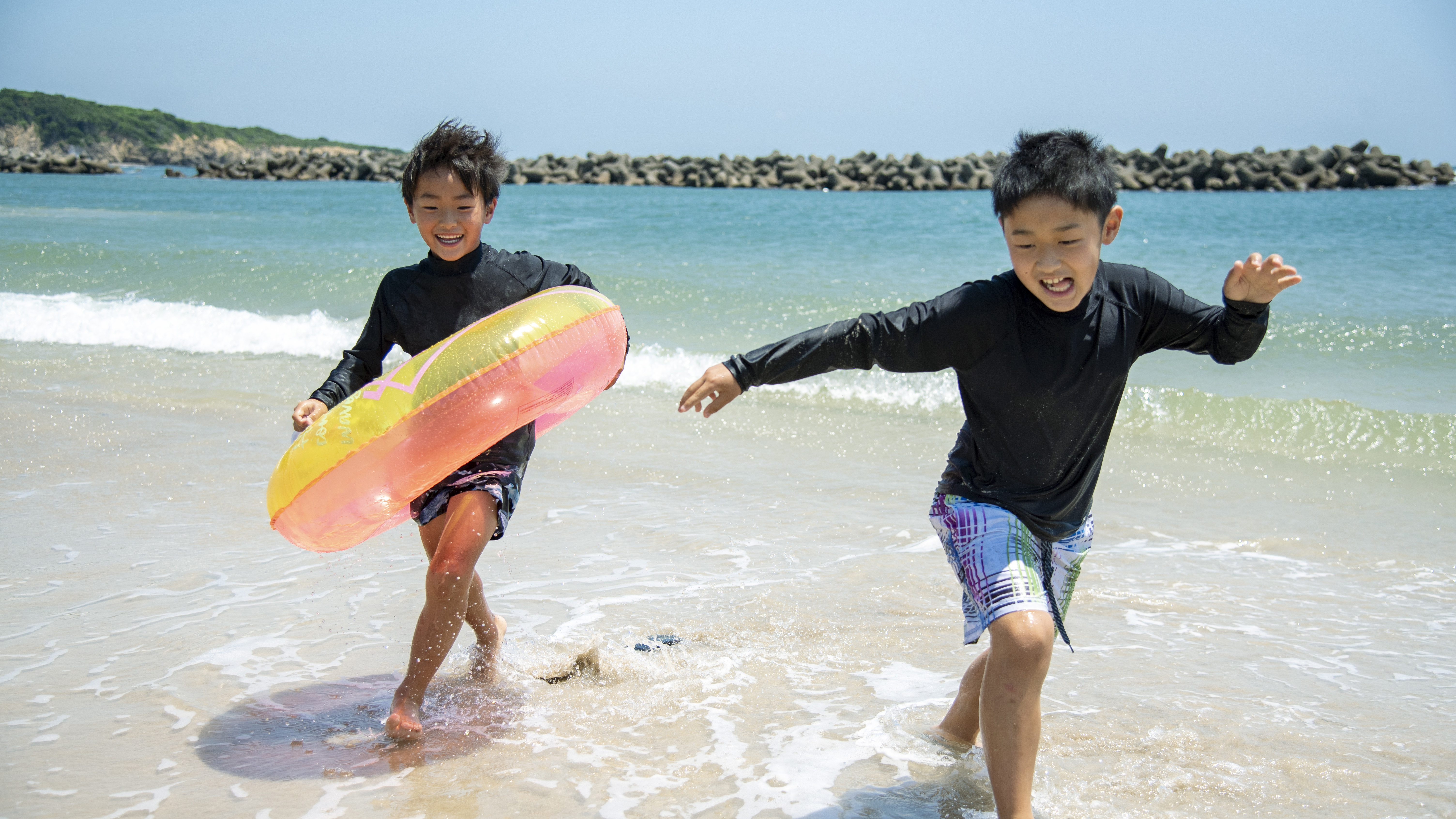 7月1日から9月上旬まで海で遊べます