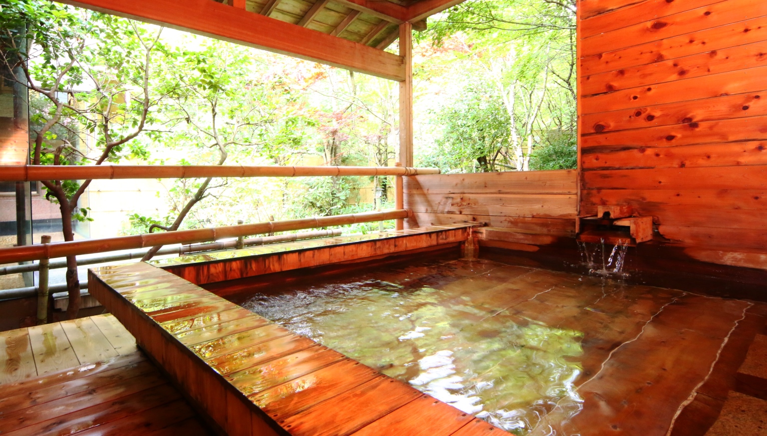 ≪ラジウム温泉≫日頃の疲れを癒してくれます