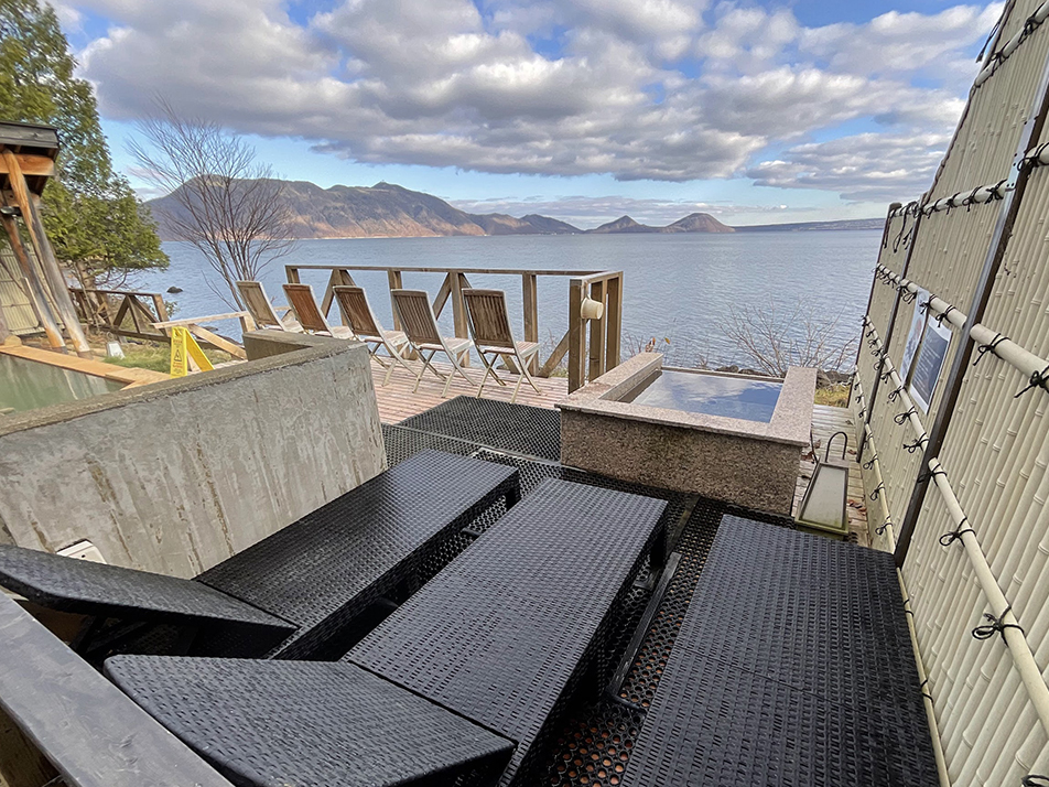 男性大浴場「外気浴〈ととのいタイム〉」は 支笏湖絶景国立公園ビュー