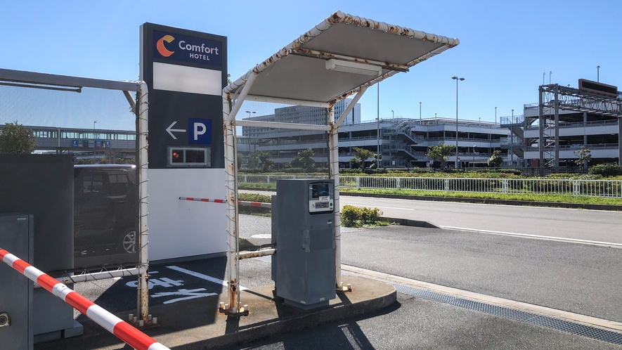 滞在期間中は無料で駐車できる青空駐車場を完備！ハイエース等の大きめな車もとめていただけます。