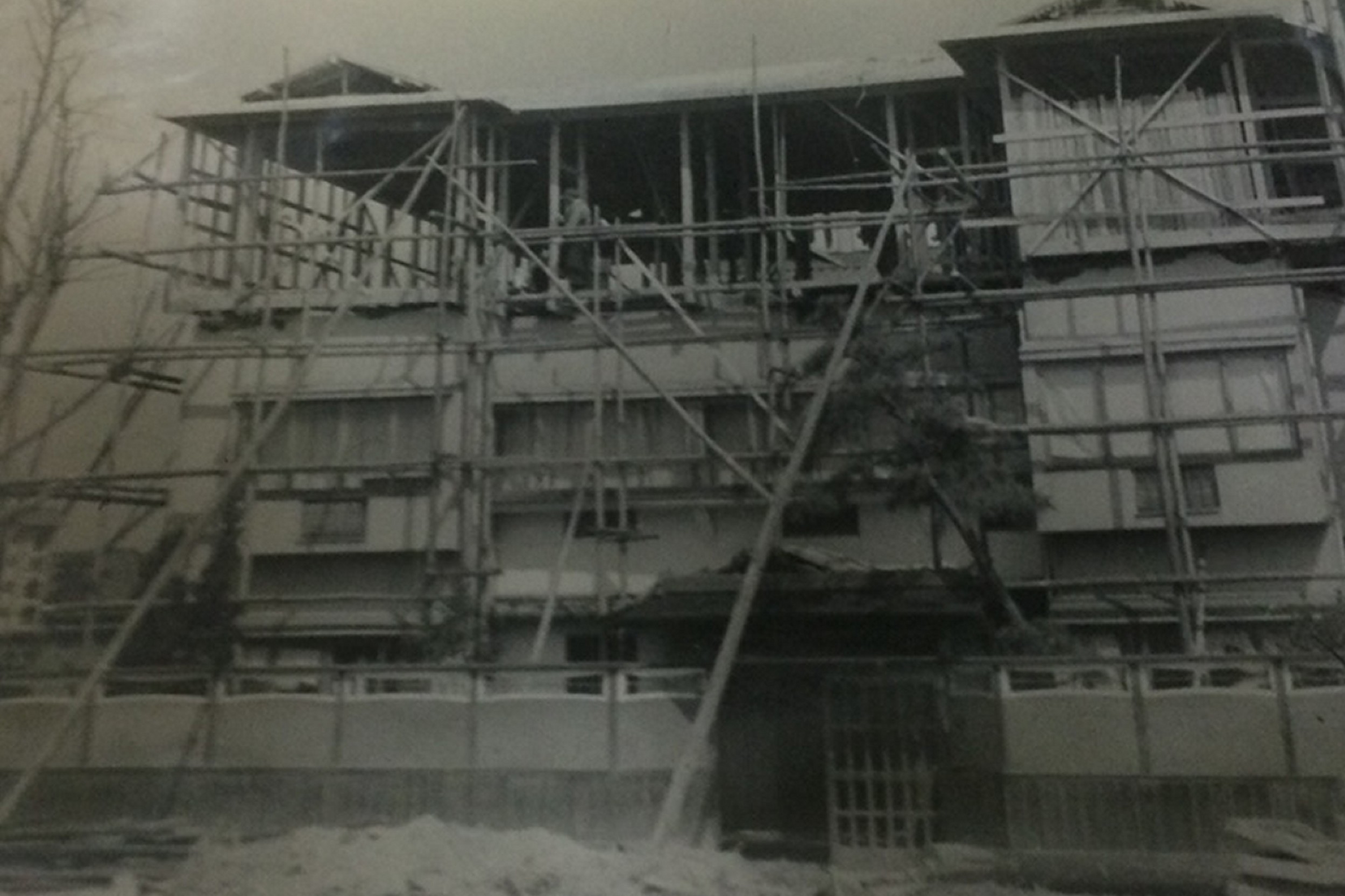 戦後復興時の建設中の吉川旅館